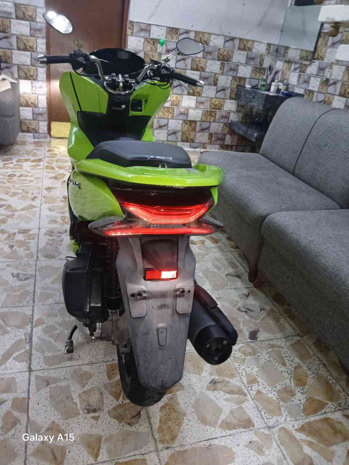بي سي اكس جيل الثالث ،،،jf
_كفاله_عامه 
#محرك (150) حرف( A )
 دراجة جديده  اصلي 
كفرات شرط بلاديه  شلعه معدل خير من الله 
#حساسات.  شغاله 
#دراجه كامله اي نقص مابيه  أستان كهربائي #الدراجه مكينه لوك    احلا من #الصور مال جناي المكان بغداد الكرخ  

 #رمبه  اي نقص مابيه السعر(مليون 950
#وبيه مجال الاتصل الهاتف ***********

نص مكتوب في الصور:
- Galaxy A15
