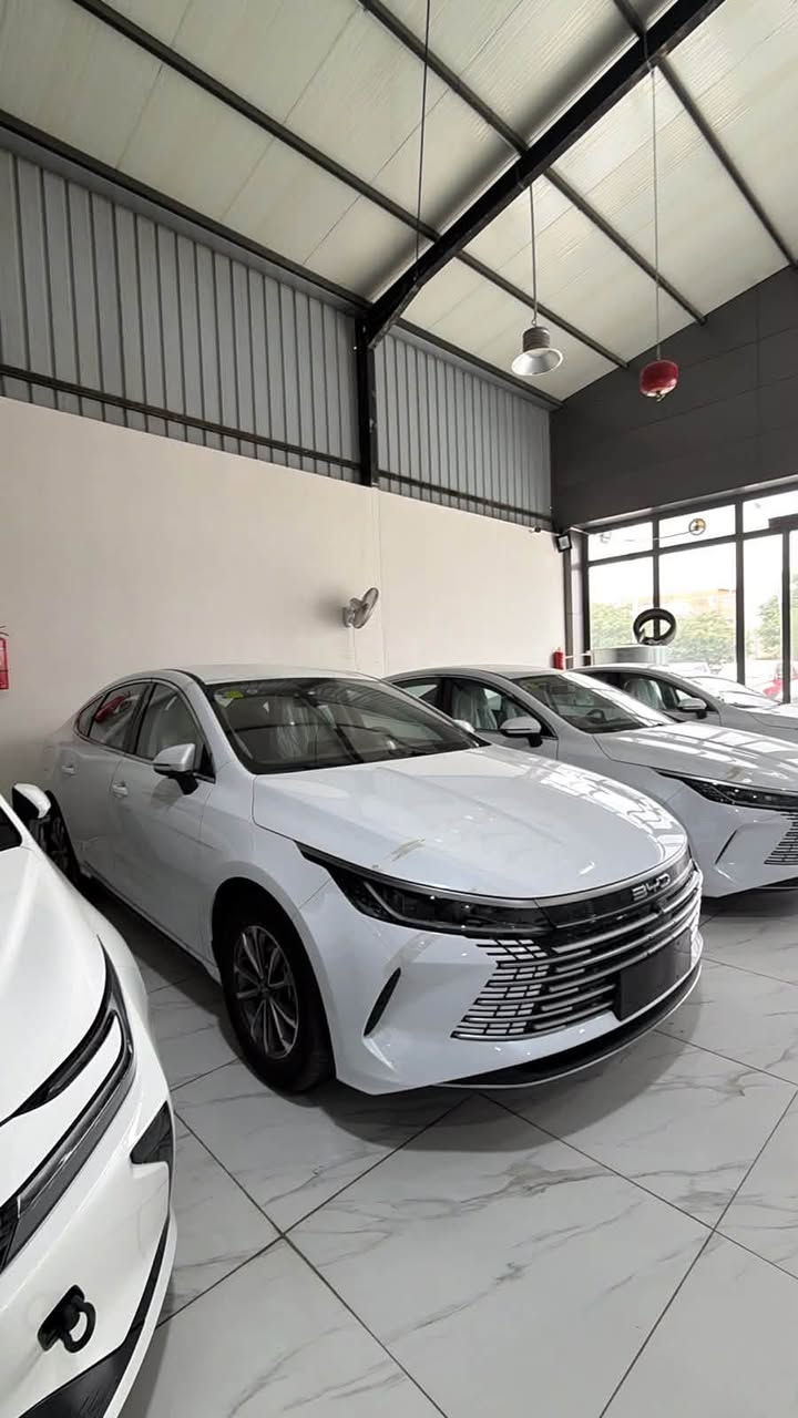 🔥 وصلت حديثاً ديستروير 05 2026 🔥

سيدان هايبرد تجمع بين الاقتصاد، التكنولوجيا والأداء بتصميم عصري ومقصورة مريحة ✨

⚡ نظام الحركة والأداء
• نظام DM-i Plug-in Hybrid
• محرك بنزين 1.5L – 4 سلندر
• محرك كهربائي عالي الكفاءة
• نظام دفع أمامي FWD
• تسارع 0–100 كم/س يبدأ من حوالي 7.3 ثانية

🔋 البطارية والمدى
• بطارية BYD Blade – LFP
• مدى كهربائي يصل إلى 55 كم
• نظام DM-i مصمم لتحقيق كفاءة عالية واستهلاك اقتصادي للوقود

🚘 BYD Destroyer 05 2026

سيارة تعطيك متعة القيادة الكهربائية مع مرونة محرك البنزين… خيار عملي للمدينة والسفر وباستهلاك اقتصادي مميز.

💰 السعر 22,300,000 د.ع [ لا يشمل الوحات 
📞 للاستفسار والتواصل:
👨‍💻 خدمة البيع نقداً :

☎ ***********
