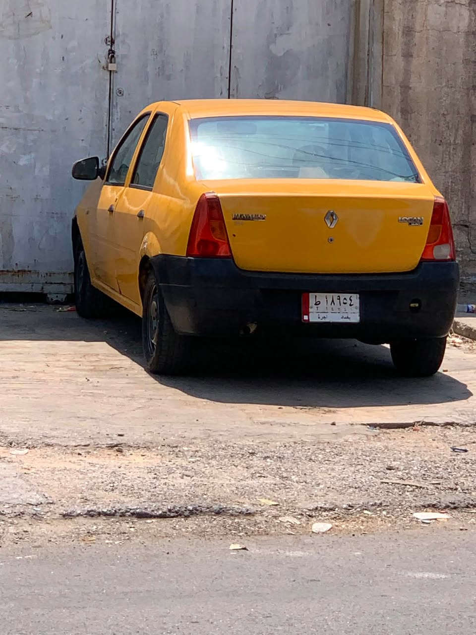 سلام عليكم رينو لوكان 2009سياره خير من الله بور ستيرن بس بيه شويه نقوصات بيه ضربه بل جملغ اليمن واليسر ونفس المكان وموضح بل صوره والباب اليمن بي هاي الضربه ابينه بل صوره تبريد خير من الله ثلج وشاد مروحه مال ستاركس اضافيه السياره مصفره هيئه وغرمات تشتري السياره كامله وصدره 60/100مو كلش السياره مكانه بغداد 
*********** بي واتساب 
$30وبيه مجال حك جيتك
