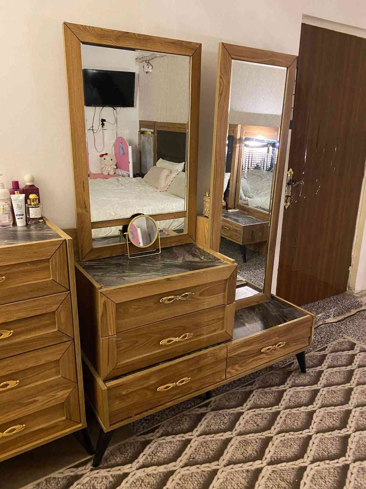 🛏️ غرفة نوم تركية للبيع – نضيفة جداً ✨
غرفة نوم تركية مستعملة بحالة نضيفة جداً، حجمها جبير ومميزة، ومناسبة للغرف الواسعة 🏠

🔸 عدد القطع: 8 قطع
🔸 حجم جبير وتصميم أنيق
🔸 خشب متين وحالة ممتازة
🔸 السرير يحتوي على مخزن
🔸 الزاوية تحتوي على مراية + مخزن
🔸 الغرفة كاملة ومرتبة وجاهزة للاستخدام

💰 السعر: 800 ألف دينار
🤝 وبيها مجال للشراي للجادين

📍 الموقع: سبع البور – الـ4000
📞 للاستفسار: ***********

🔥 غرفة مرتبة ونظافتها جداً ممتازة، تستاهل المعاينة!
