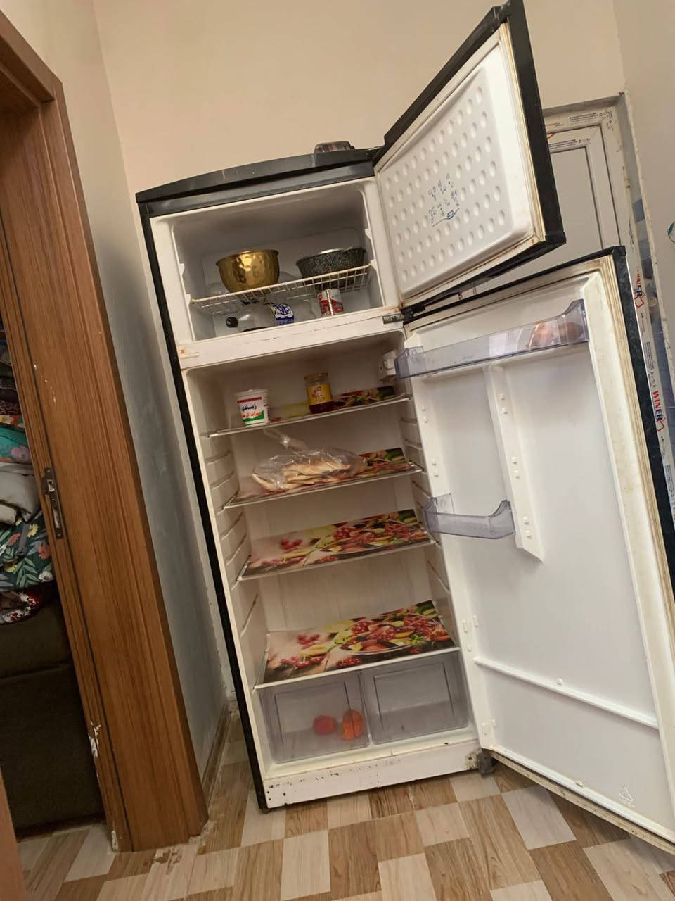ثلاجه للبيع سعرها 200 بيها مجال
رقم صاحبها ***********
