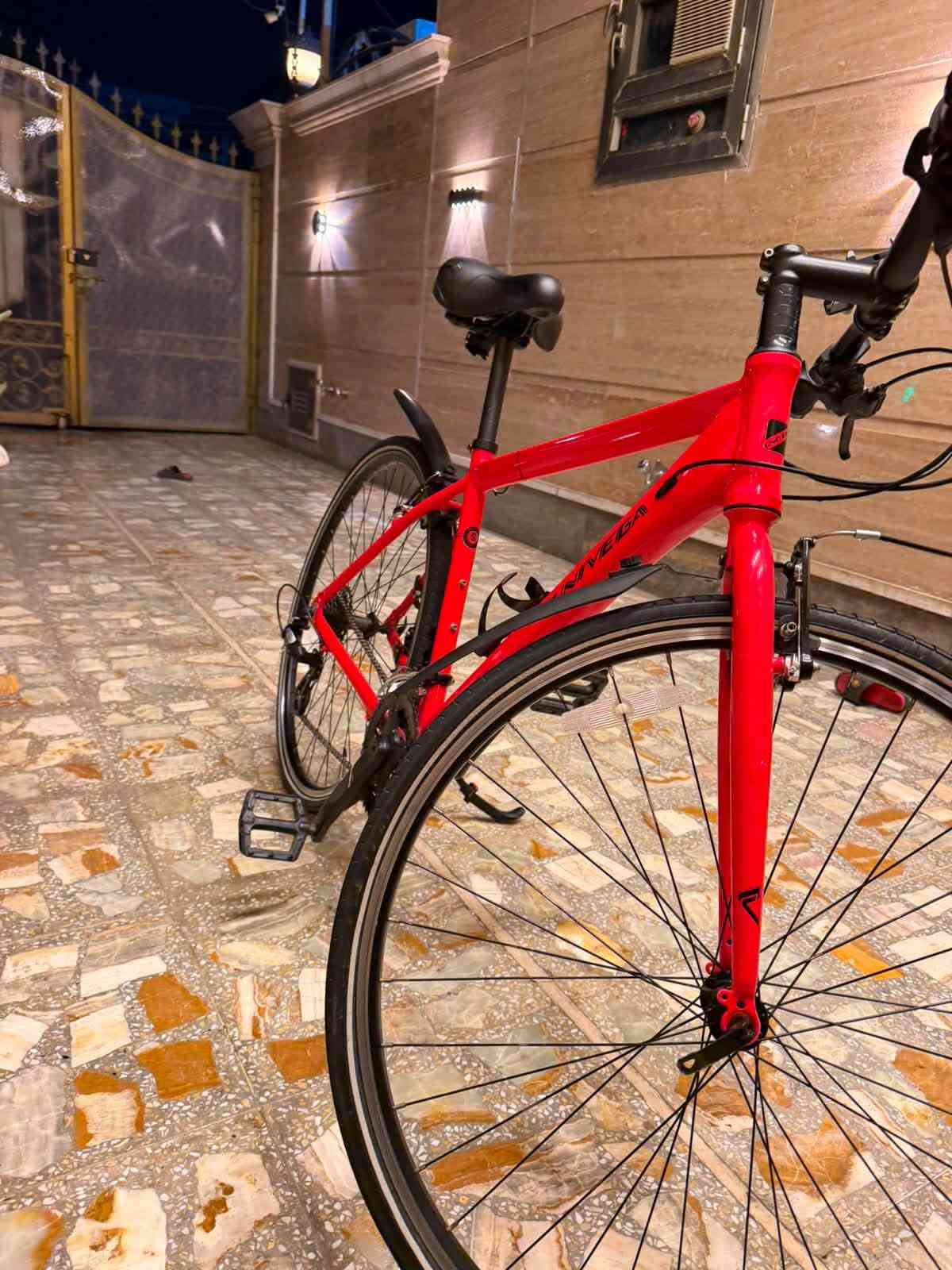 يونڤيكا C700 • ٢٨ بوصة • Shimano ALTS