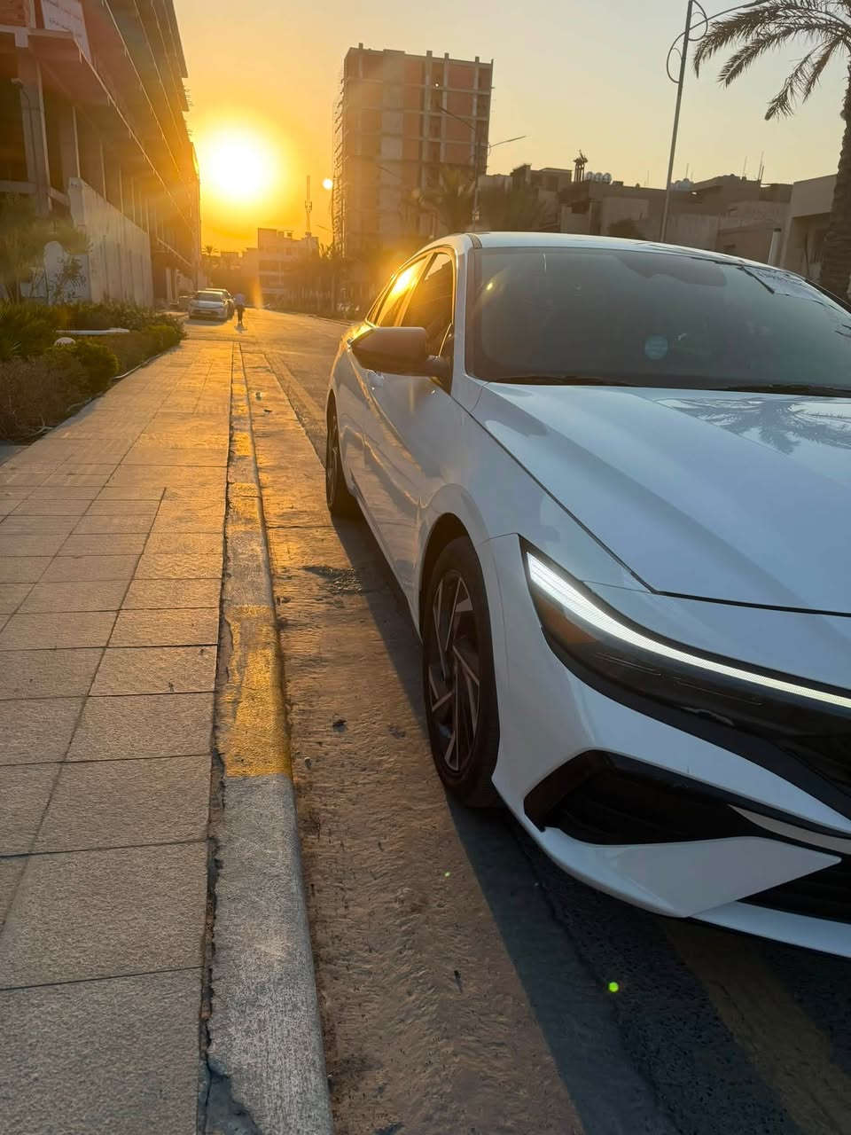 🚘 هيونداي إلنترا SEL SPORT 2025 للبيع

• الموديل: 2025
• الفئة: SEL Sport
• المحرك: 2.0L بنزين
• 4 سلندر DOHC / VVT
• القوة: 147 حصان
• ناقل الحركة: أوتوماتيك
• الدفع: أمامي FWD
• الممشى: 9,150 ميل فقط 🔥
• اللون الخارجي: أبيض
• التشغيل: Run & Drive
بصمه تشغيل عن بعد 
• كاميرا خلفية
• تشغيل بدون مفتاح
• تحذير النقطة العمياء
• تحذير مغادرة المسار + المحافظة على المسار
• حساسات ضغط الإطارات
• إضاءة LED
• مثبت سرعة/أنظمة أمان ومساعدة بالسياقة

📍 السيارة وارد أمريكي 🇺🇸

💰 السعر: [150بيه مجال
📞 للاستفسار:***********

السيارة نظيفة ومواصفاتها حلوة جداً، والممشى قليل بالنسبة للموديل. منفيس فحص موقت

بيبان اثنين مال سايق وخلف السايق امبدل نفس الموديل  غير لون مصبوغ 
التكمه الاسفل مصلحه ضرر خفيف التكمه الفوك سليمه 
جاملغات خلفيفه الثنين مصلحات مصبوغات الصندوك سليم
