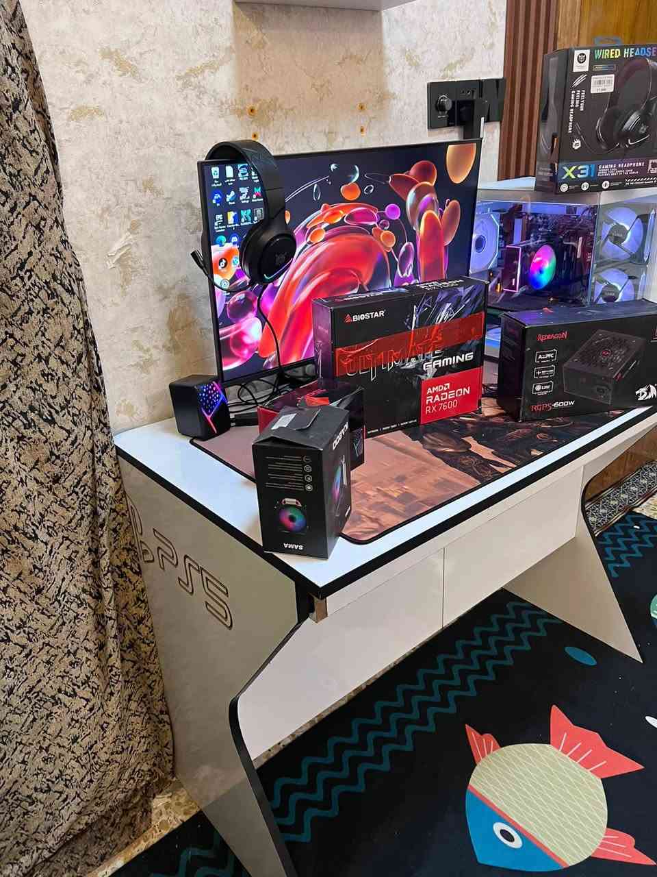 سلام عليكم PC للبيع ابيع جميع الاغراض السعر مليون او 150صالي شهر ماخذة ما ستعملتة هواي
كلهن جدد 

المعالج: AMD Ryzen 5 5500.
الذاكرة (RAM): 16 جيجابايت DDR4 بسرعة 3200 MT/s.
كرت الشاشة: AMD Radeon RX 7600.
التخزين (SSD): قرص بمساحة 1 TB من نوع NVMe. 

الشاشة نوع LGفول HD هرتز 144
***********
