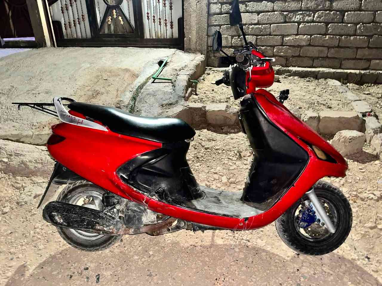 للبيع سعر ٤٠٠ بي مجال كلشي شغال بس رايدلها اسطوب امامي عاجل اتصل ***********
