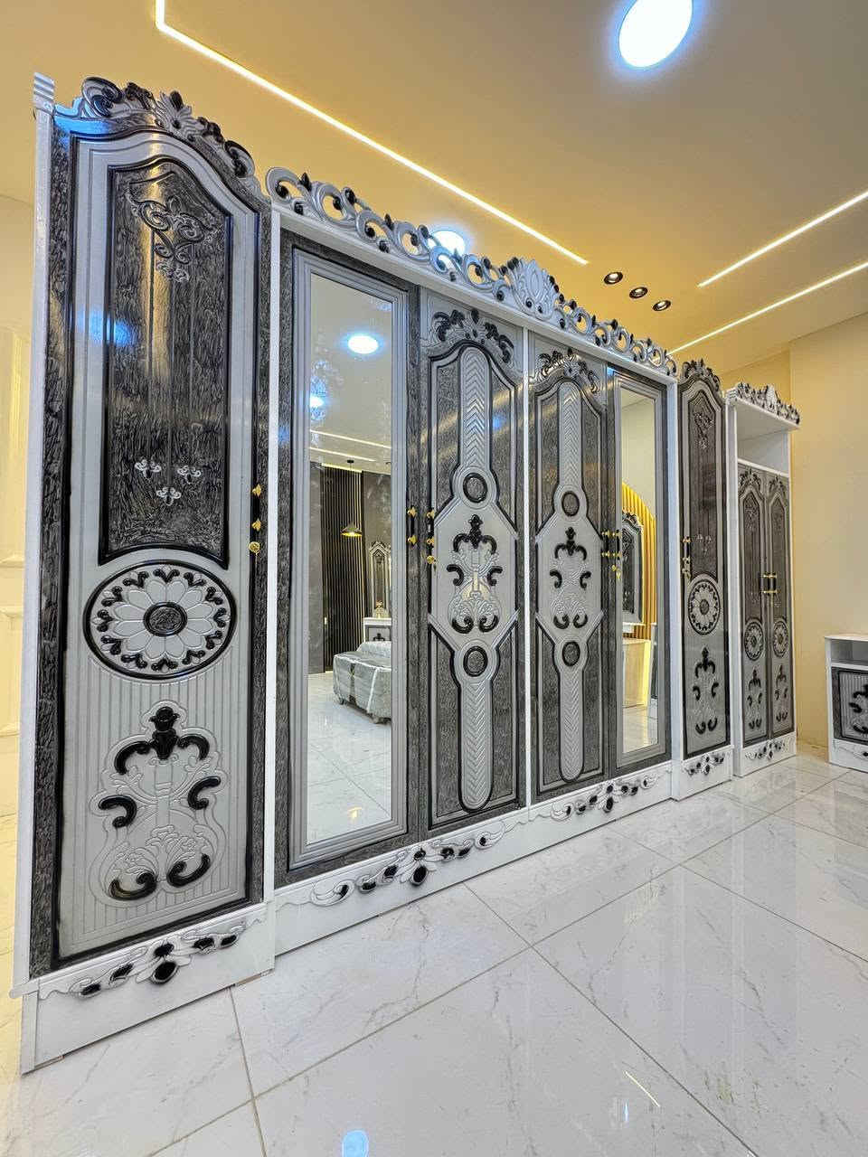 مليون عراقي فقط 😍 تحصل كل هذه الجمال.

غرف نجاره عراقيه 💯💯
تتكون من 7 قطع 

عرض الكنتور 3 و20سم
ارتفاع الكنتور 2 و20سم
السرير بلوك ٦ ارجل
طول السرير 200 سم 
عرض السرير 160 سم 

الضهر براغي وليس كبس 

للاستفسار والحجز مراسله واتس اب ***********
