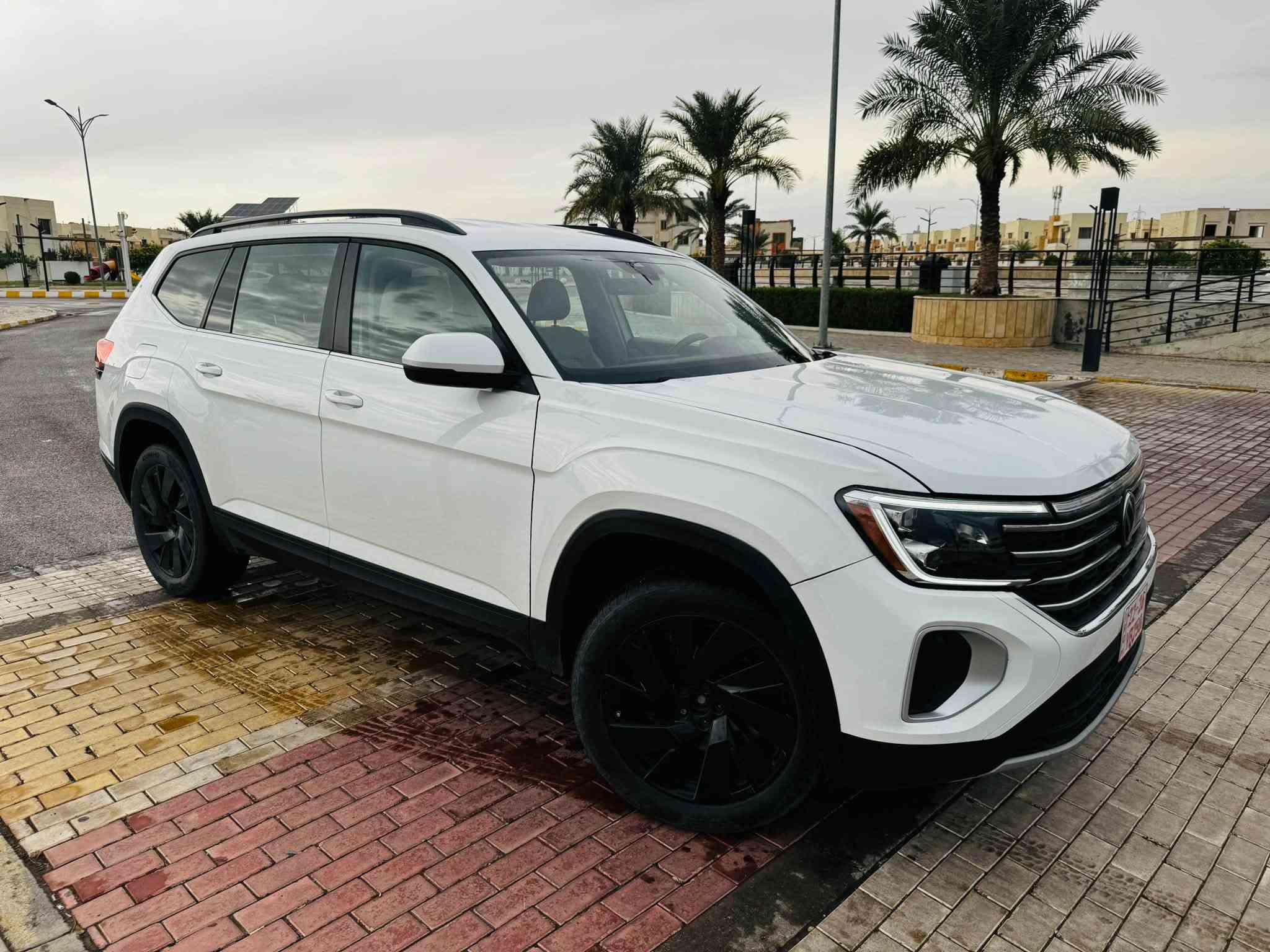 أطلس ٢٠٢٤ • أبيض • دفع رباعي