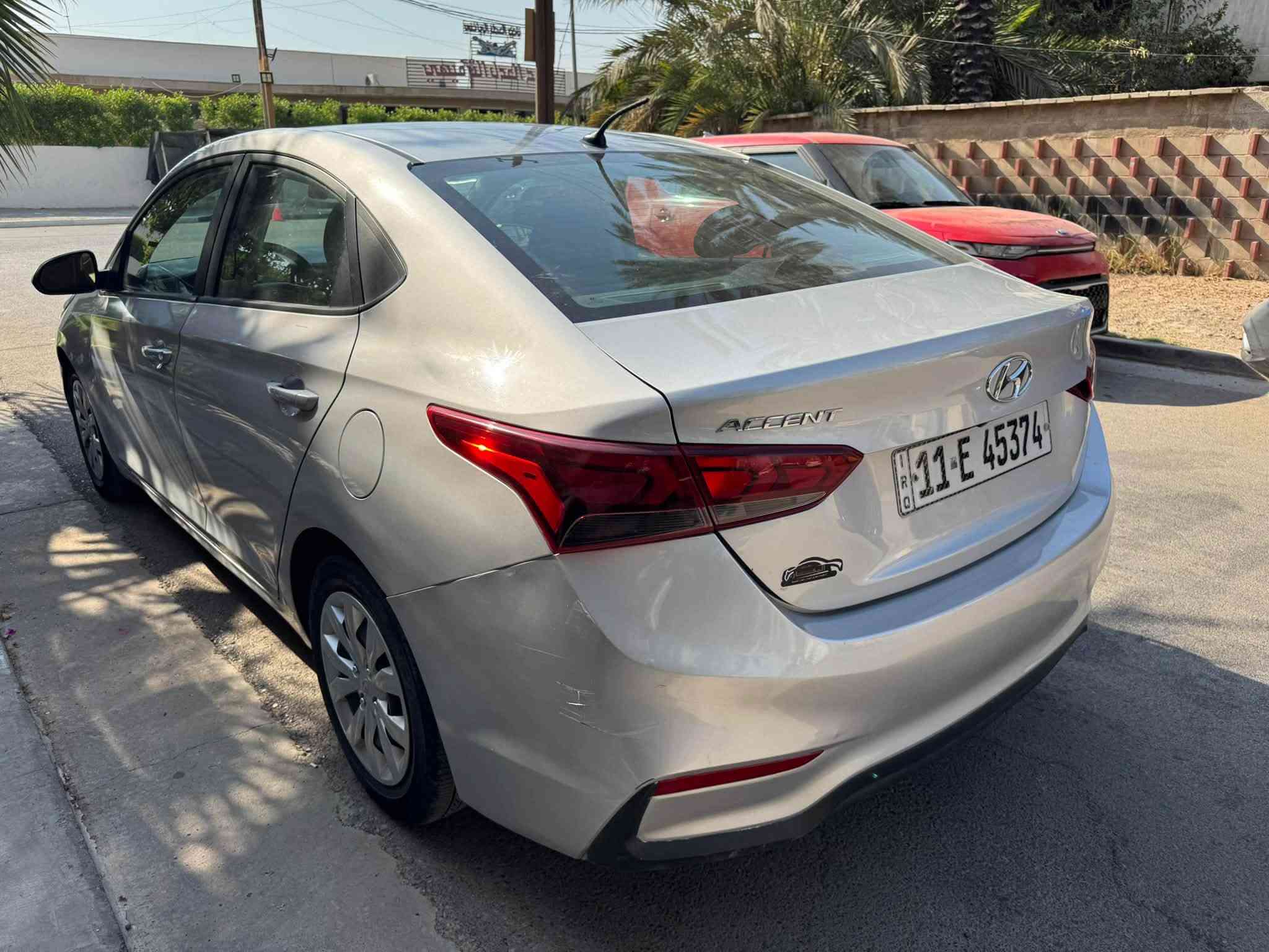 اكسنت موديل 2021 وراد امريكي
السعر 100 $ورقه وبيها مجال معقول 

سياره حادث جاملغ وبنيد  وباب السائق توحيد لون ضربه سطحية بدون دواخل 

مكينه1600 دوش دبل نوزل 

مكينه وكير وحداديه وتبريد وضع شركه

ماشيه 70 الف ml 

رقم بغداد  الدولي بسمي شخصيا ثاني يوم تحويل مباشر سنويه

مكاني بغداد حي العدل 
للاتصال ***********
