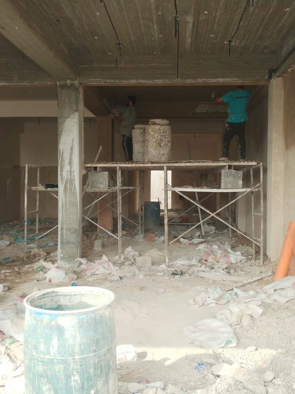 بنايه تجاريه للايجار
🏢 تفاصيل البناية
• المساحة الإجمالية: 207 متر مربع (الطول 24م × العرض 8.80م).
• الارتفاع: 4 متر (سقف مرتفع يمنح فخامة للمكان).
• جاهزية تامة: بناء جديد (بياض كامل، منظومة كهرباء، وإسالة ماء).
• الموقع: ركن مميز على شارع رئيسي بعرض 40 متر وشارع فرعي بعرض 8 متر.
• المساحة الأمامية: 160 متر مربع مساحة خضراء تابعة ومخصصة للبناية.
🌟 ميزة إضافية (حسب الرغبة)
• تتوفر أرض فضاء (بدون بناء) بمساحة 350 متر مربع ملاصقة تماماً للبناية.
• خيارات التأجير مرنة: يمكنك استئجار البناية فقط، الأرض فقط، أو العقار كاملاً.
📞 للتواصل والاستفسار
• اتصال أو واتساب: ***********
• المراسلة: متواجدون للرد على الرسائل الخاصة مباشرة.
