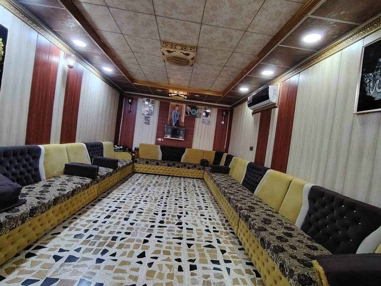القادسية أبو عقرب • دار طابقين • ٣٠٠م