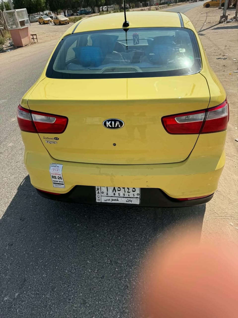 كيا ريو موديل ٢٠١٦  أمريكي لون مميز ليموني 🍋 السياره جديده بمعنى الكلمه على وضع الشركه حادثه خشم البنيد نفسه ومصبوغ والباقي كفاله كوله ليبل واحد بسمي السعر ٨٥ وبيه مجال الرقم ***********
