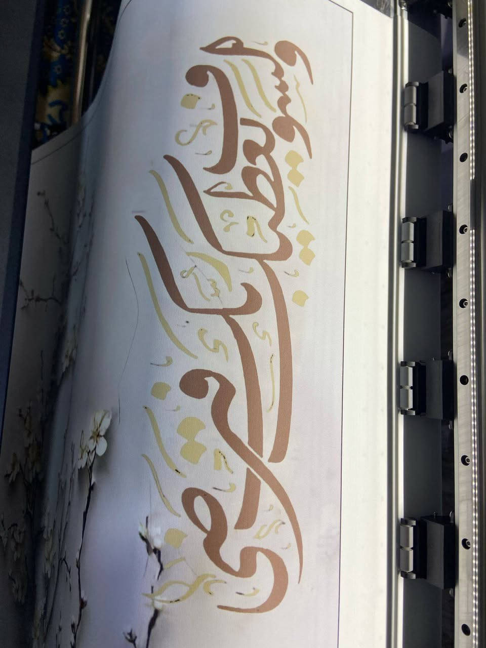🔥 للبيع طابعة EPSON XP600 🔥
طابعة نظيفة وحالتها ممتازة جدًا 
Inkjet Printer – Eco Solvent
وبيها هيد ياباني المنشأ 🇯🇵

✨ مواصفاتها:
🔹 دقة طباعة عالية ومناسبة للشغل الناعم والتفاصيل الدقيقة مثل ما واضح بالصور
🔹 توصل دقة الطباعة إلى 8 Pass
🔹 عرض الطباعة يوصل إلى 190 سم 📏
🔹 منظومة تنظيف أوتوماتيكية
🔹 فاكيوم + هيتر لسطح الطباعة
🔹 فانات أمامية لتجفيف أفضل 🌬
هيد جديد تشده بايدك و كب هيد جديد مع ال لابتوب 
💰 سعر مناسب جدًا
🚚 يوجد توصيل

للاستفسار:
📞 ***********
