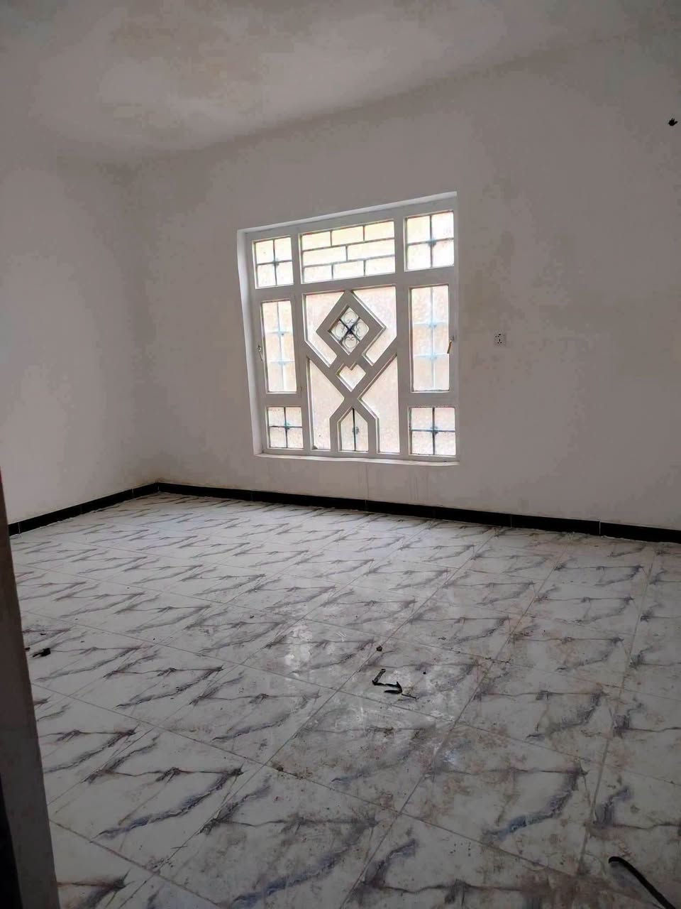 🥰🔷دار سكن للبيع مساحه 220م حي الحكيم يبعد عن الكورنيش 100م نزلت سيد محسن بصف شارع علاء غريب 
🔷🥰 طابقين يتكون من خمسة غرف وهول واستقبال ومطبخ وصحيات داخليه وخارجيه وطرمه 
🥰🔷 طابو زراعي 25 ومرقم من بلديه 
🔷🥰بناء طابوك وسكف عكاده الطابق الثاني جديد 
السعر 58 وقابل للتفاوض ***********
