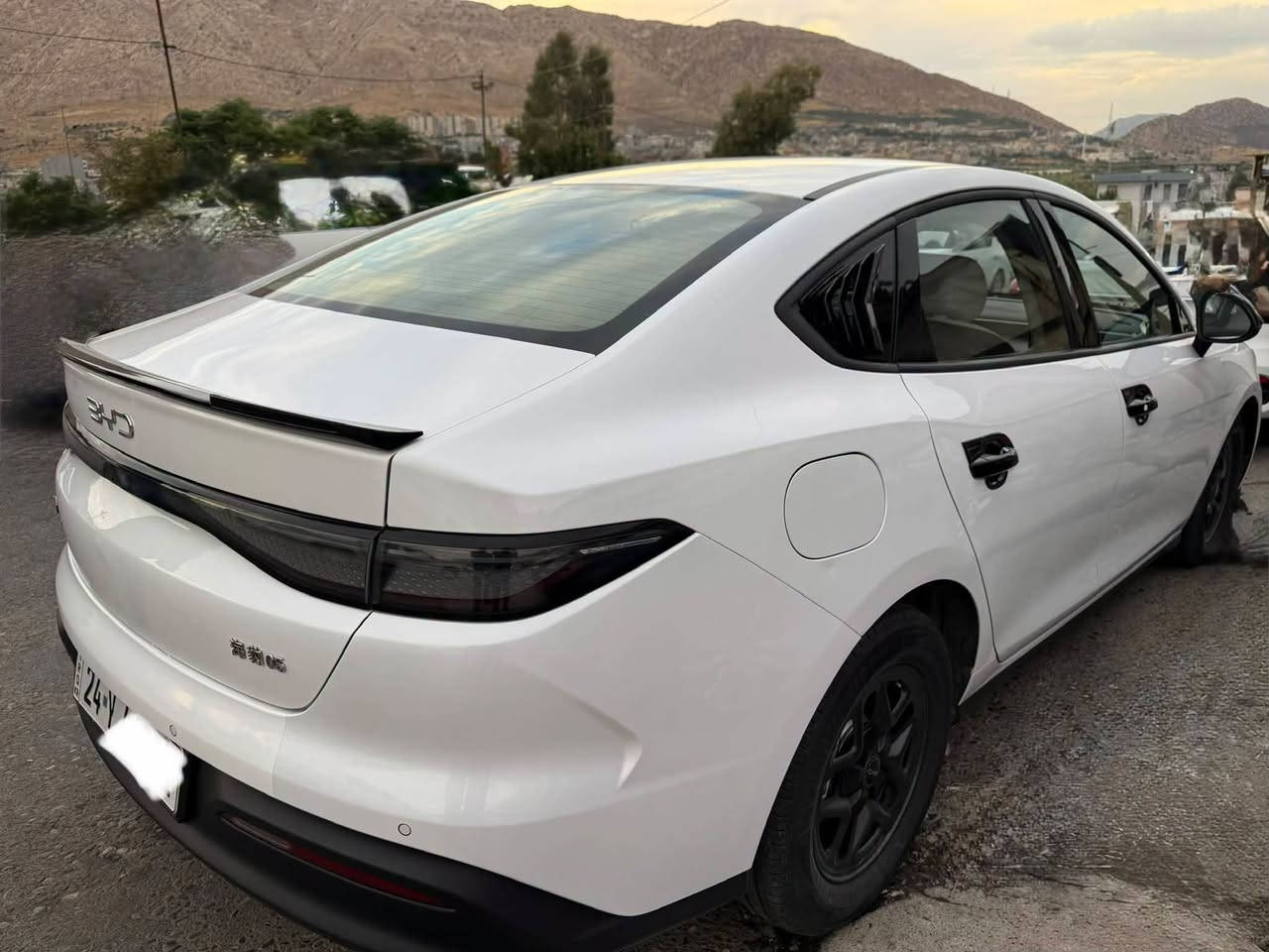 ***********
BYD 05 سيل
سويج و كارت 
داخل كريمي
بصمه
بريك اوتو
ماشيه ٢٩ الف كيلو
مكان دهوك
سعر ١٣٦ ورقه فقط 
سياره بدون سبخ و بدون تعديل

نص مكتوب في الصور:
- معرض السيارات
- **********************0 300 6331
- byd_kw