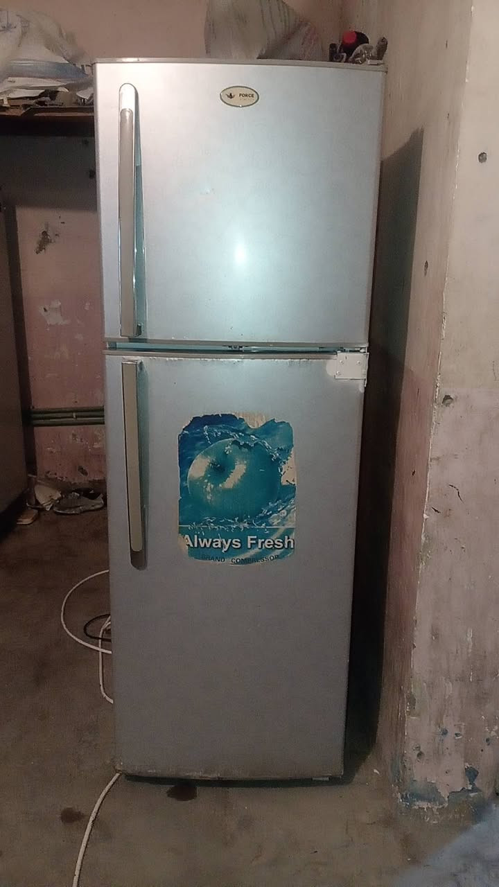 ثلاجه نضيفه ماداخله ابد مصلح
بروده. عل شرط والفريزر عل شرط بس الباب مصلحه سعر ٢٠٠ اتصل ***********
