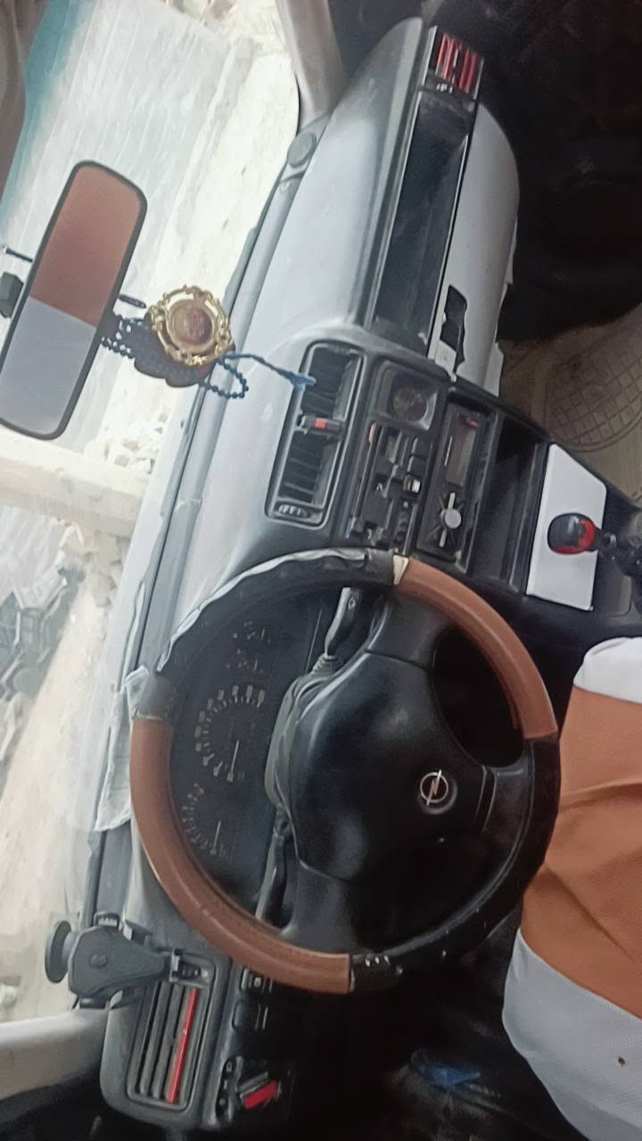 فيكترا ٢.٠ • قير عادي • تحويل مباشر