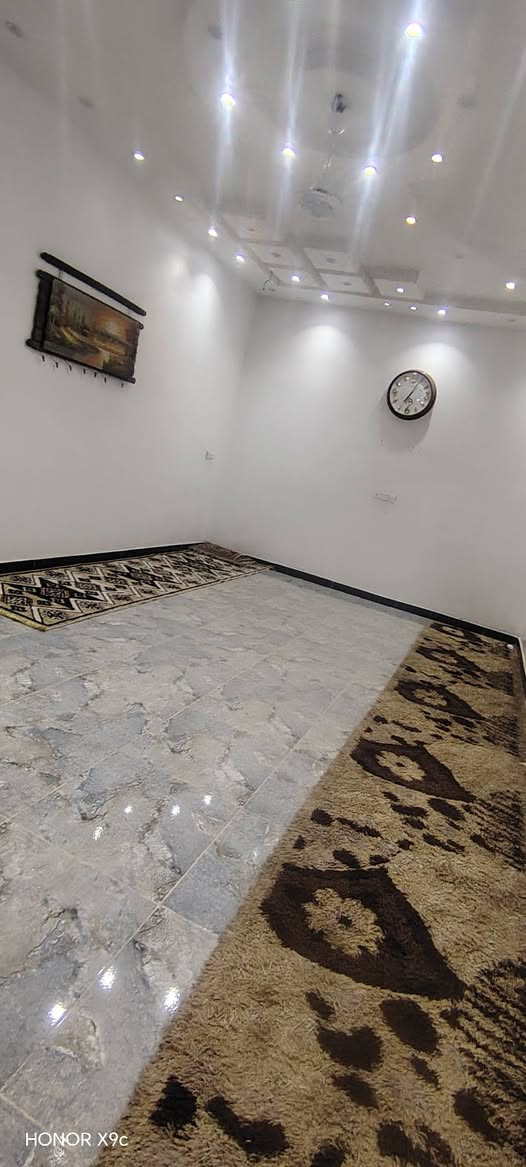 الدار للبيع 220متر
زراعي بناء حديث غرفتين 5x5
صاله 10x5
مطبخ 5x5
استقبال 8x4
صب كونكريت ارضيه بور سلين إيطالي درج مرمر محجر المنيوم بناء طابوق خدمات ماء كهرباء سوق مدارس يبعد عن الشارع العام 50متر شارع تقاطع النهروان السيطره جرف النداف منطقه قريه 10 قرب صيدليه النموذجيه قريه 10
***********
***********
