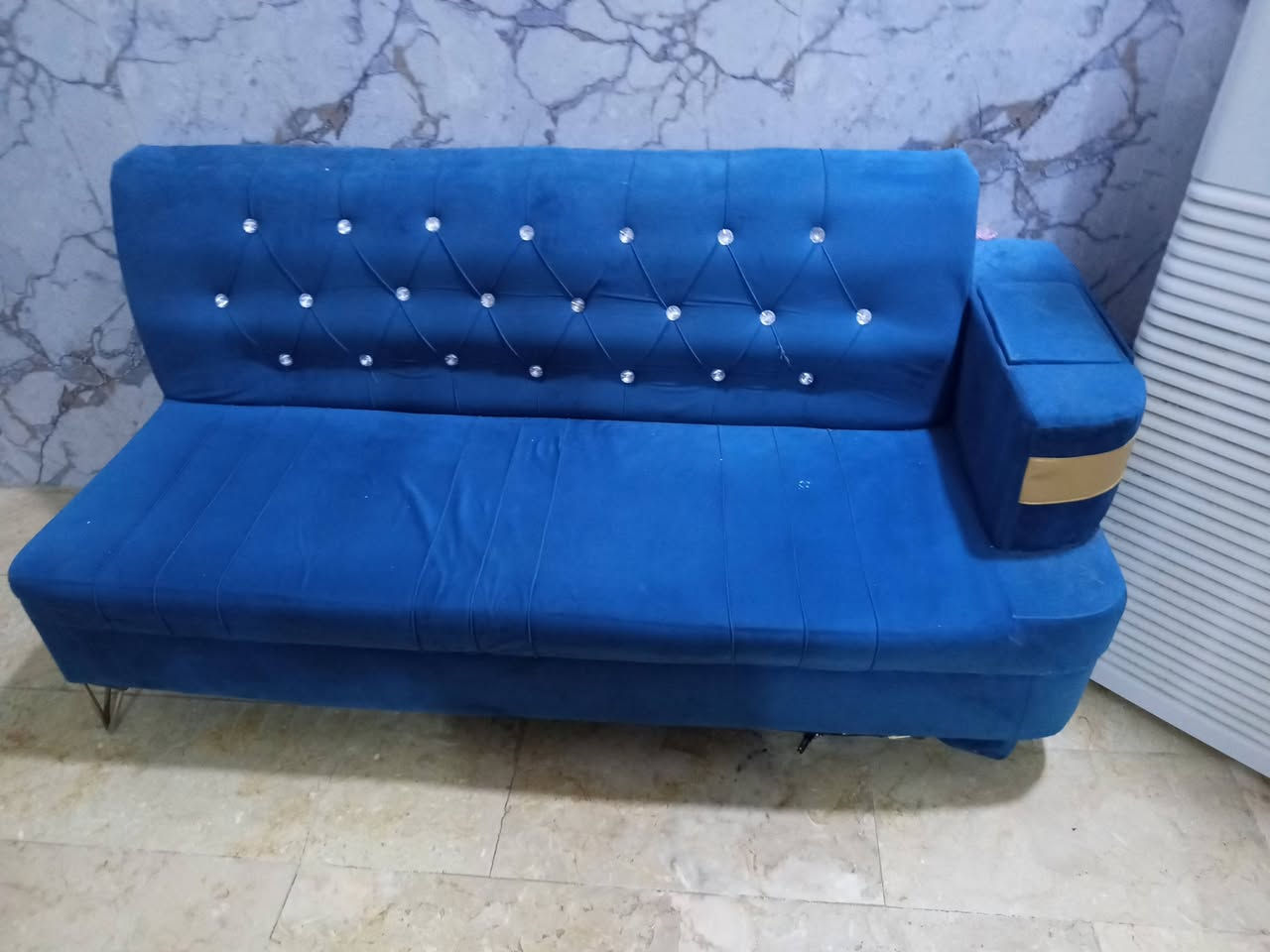 سلام عليكم
تخم نضيف جدا كلش حلو اسفنج قوي بس الرجلين مكسورات
وياه اربع كوشات كله نضيف وياه مفرش هديه
العنوان: الناصريه الحبيليه مقابل سجن الإصلاح 
السعر خاص
للاستفسار الاتصال على الرقم التالي او مراسله واتساب
الاتصال خط: ***********
واتساب:***********
