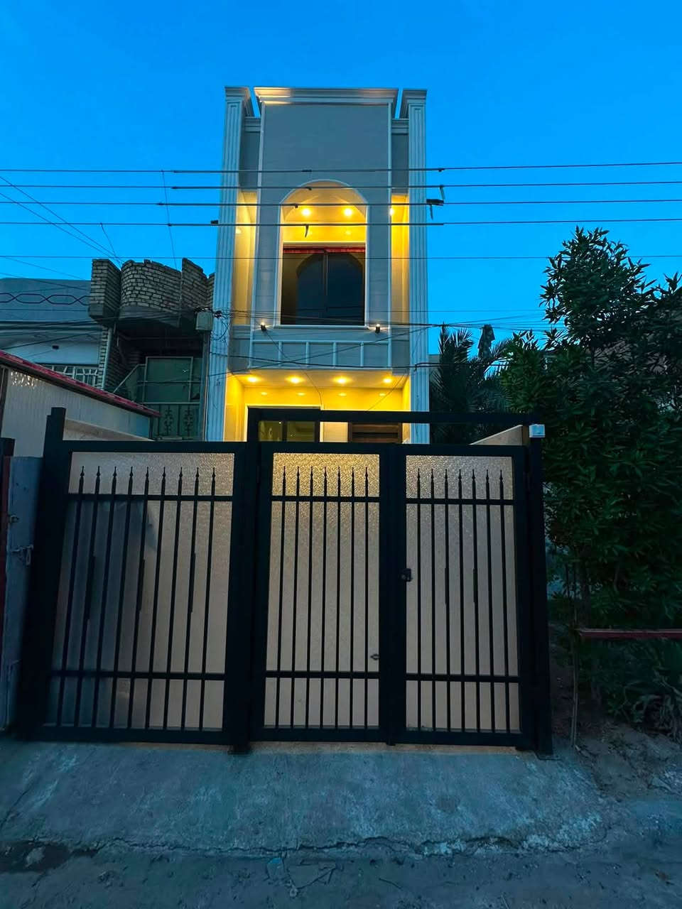 ￼ بيت 75 متر الواجهة أربعة إلا ‫ربع ونزال 20 يحتوي على ثلاث غرف نوم وصالة وحاولي وخدمات ومطبخ حي الجهاد ديوان مخابرات قريب على صيدلية الياقوت إن سعر 185 بي مجال استفسار ***********
