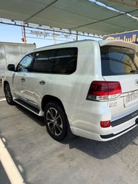 لاندكروز GXR موديل 2021 بحريني محرك 8 سلندر 4600 رقم بغداد الجديد بأسم...