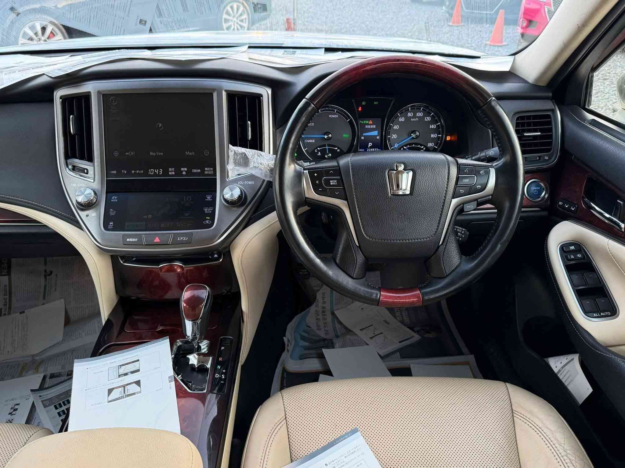 ماشااللە
تۆیۆتا کراون ماجێستا (Toyota Crown Majesta)S210
2018

​سیستەمی هایبرید Hybrid oil powar
تێکڕای هێزی بزوێنەر و ماتۆڕە کارەباییەکە نزیکەی 338 ئەسپە (343 PS).
لایپی پێشەوەی LEDی زیرەک (Adaptive LED headlights) و لایپی دواوەی تایبەت بە مۆدێلی ماجێستا.
کوشنی جڵدی کوالیتی بەرز لەگەڵ سیستەمی گەرمکردن و ساردکردن بۆ کوشنەکان.
دوو شاشە لە ناوەڕاستی دەشبۆرد (شاشەی زانیاری و شاشەی کۆنتڕۆڵی سیستەمی هەوا و ئۆدیۆ
ناوەوەی ئۆتۆمبێلەکە بە ئاستێکی زۆر بەرز لە دەنگ و ژاوەژاوی دەرەوە دابڕێنراوە
سەرجەم سەنسەرەکان: سەنسەری پێشەوە و دواوە لەگەڵ کامێرای دواوە و هەندێک جۆریان کامێرای 360 پلە.

کۆنتڕۆڵی خێرایی زیرەک (Adaptive Cruise Control
فووول فووول سەیارەکە ساخە
تەنانەت محەوەریش نیە
نەوەتازەکانی کراون لە خزمەتی کوردایە
شوێن جەمجەماڵ 
ڕەقەم ***********

نص مكتوب في الصور:
- ***********790001948