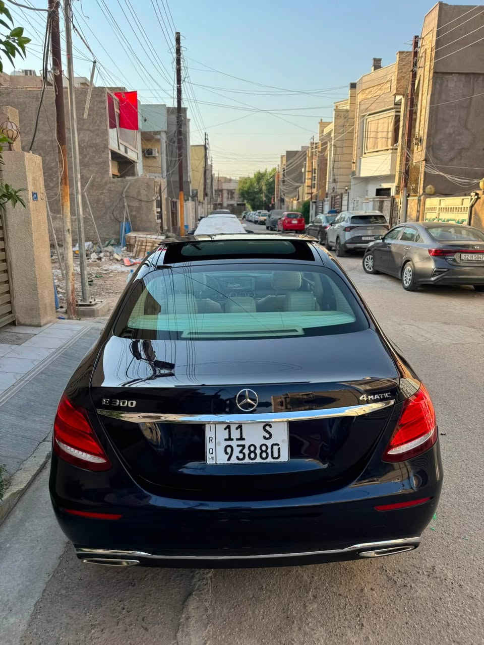 للبيع مارسدس  E300 موديل 18 حادث بسيط بدون ايرباك ضمان دولي بصمتين رقم بغداد حرة باسمي هزة جديدة مواصفات:
بانوراما 
داخل جلد ابيض + صاج ملكي
شاشة+ كامرا دوارة
داخل انارة متغير 64 لون + انارة تبريد
كشنات خزن ميموري ثنينهن + كهرباء
تدفئة كشنات
شحن لاسلكي واير ليس
سيتم صوت BURMESTER
حساسات ٣٦٠ درجة
دبل ماوس تحكم
انارة داخلية led
رادار جانبي + نقط عمياء
رادار امامي + تحديد مسار
نظام Auto park
نظام Auto stop
مودات قيادة(eco,comfort,sport,custom)
جنطة كهرباء
وباقي المواصفات المعروفة والسيارة جديدة وكاملة مكملة اي نقص مابيهة (صفر مسج) وماشية 59 الف وحادثهة كلشي بسيط جاملغ وبنيد ومبدلات اصليات نفس اللون بدون صبغ بدون دواخل وايرباك  وصور الحادث موجودة عندي عالخاص والسعر 233$ للاستفسار ***********

