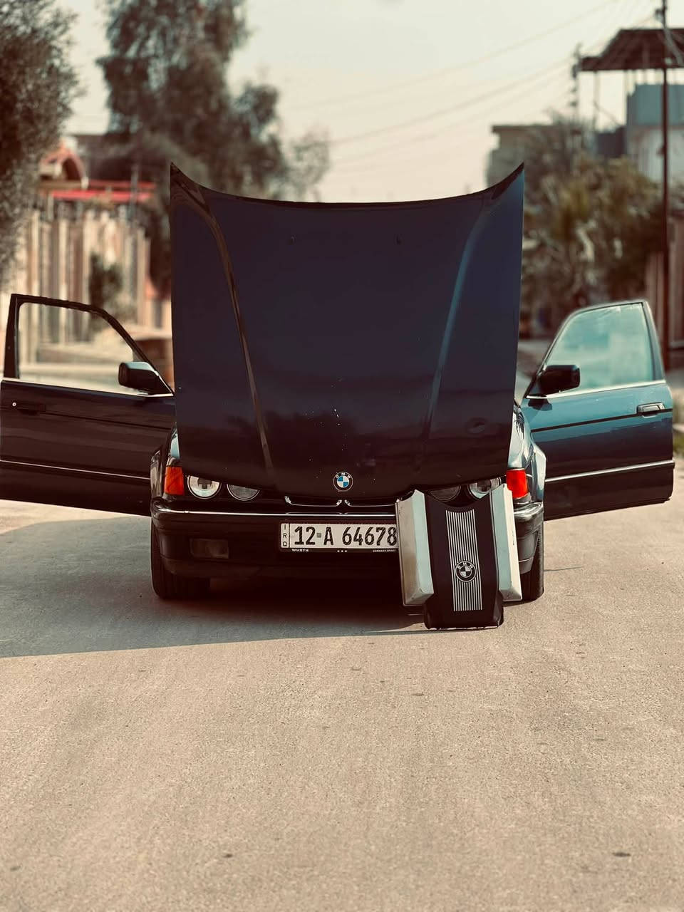السلام عليكم ✨
للبيع BMW موديل 1992 لون نيلي 730iمحرك 8 سلندر
شرط تبريد گير مكينة السيارة بأسمنا 
عنوان السيارة موصل الجانب الايسر 
الرقم ***********
