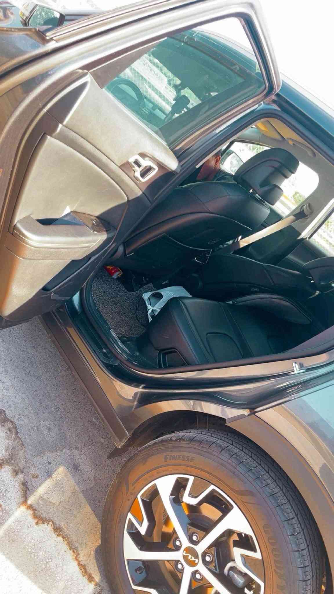 سلام عليكم شباب سبورتج 2023وارد سيارة مكفوله تبديل بنيد فقط بدون دواخل ماشه 38 الف سعر 180$ وبيه مجال رقم بغداد بسمي عنوان بغداد الغزالية ***********
