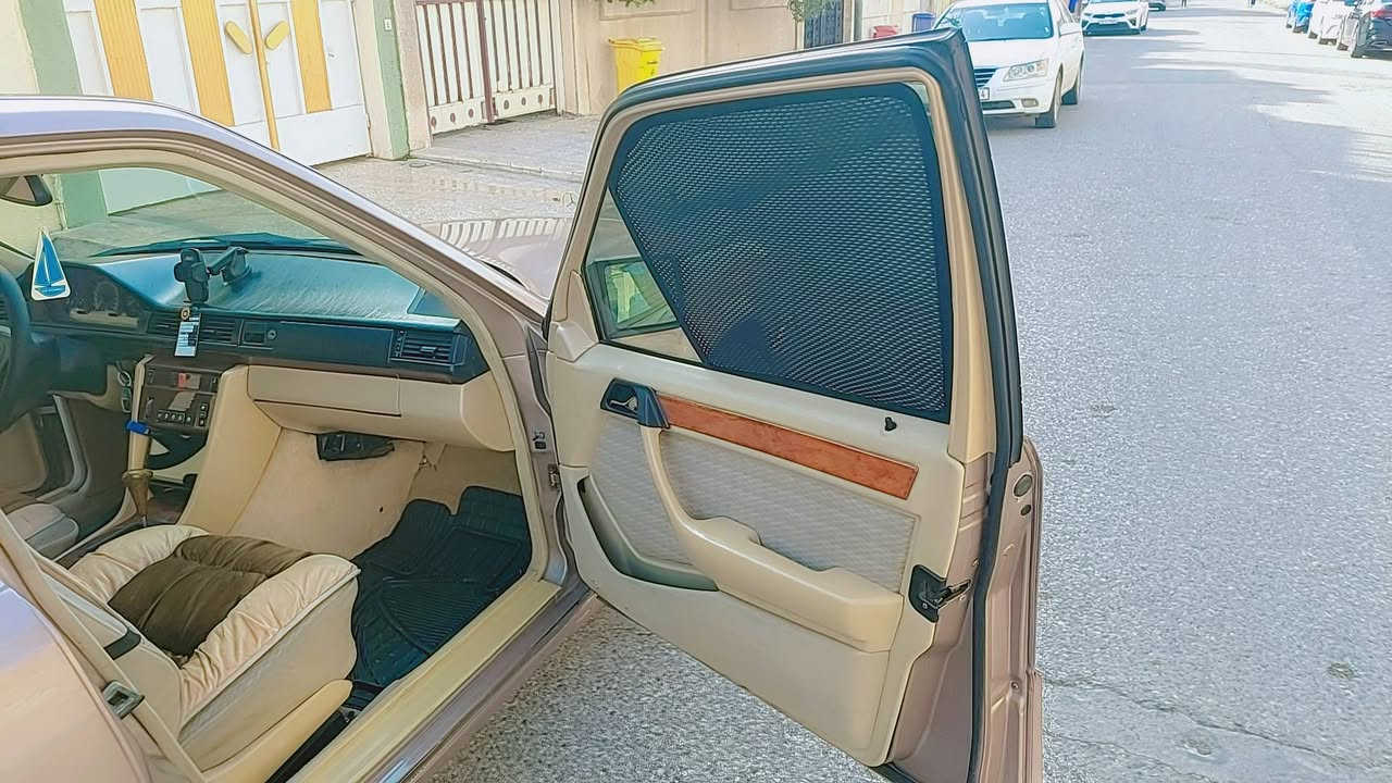 بيبي شبح حجم E220  موديل ١٩٩٤ اصلي 
محرك خراطيم ٤ سلندر اقتصادي 
محرك كير تبريد تدفئة كهربايات
بردة كهرباي سلايت روف كلها شغله 
السيارة على وضع الشركة صبغ عام حداديه كلها جديديه
ظخم تايرات جديد ويل كب جديد 
السعر ٨٥ ورقه وبيها مجال شي قليل 
للتواصل ***********

