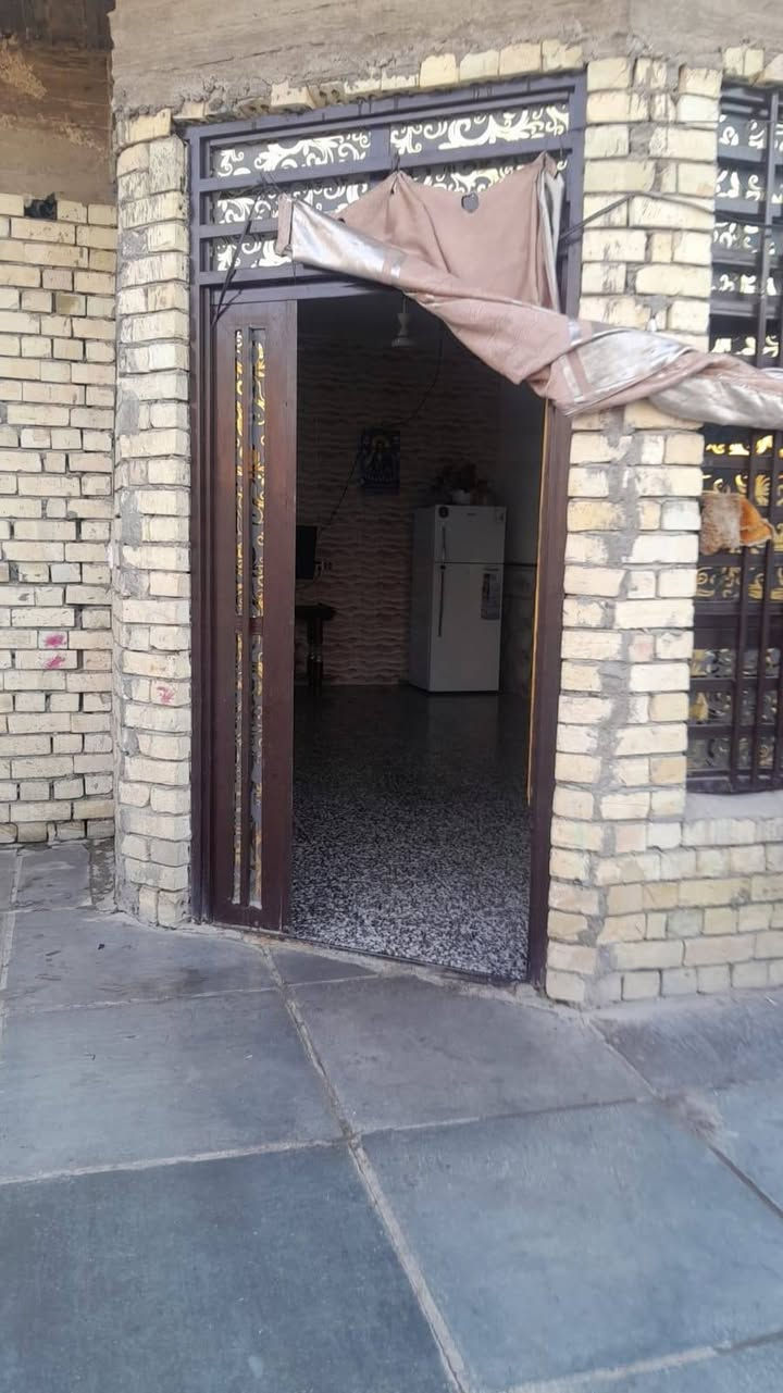 سلام عليكم خوان دار للبيع المساحه ميتين وعشرين بنا جديد كامل من كلشي عوزه بس ستاره ول واجهه بعدهي طابوك كافت الخدمات ماء مجاري تبليط مكان البيت بغداد حي سلام قرب مستشفى الفضيليه باقي تفاصيل تصل وبيك خير ودلل ***********
