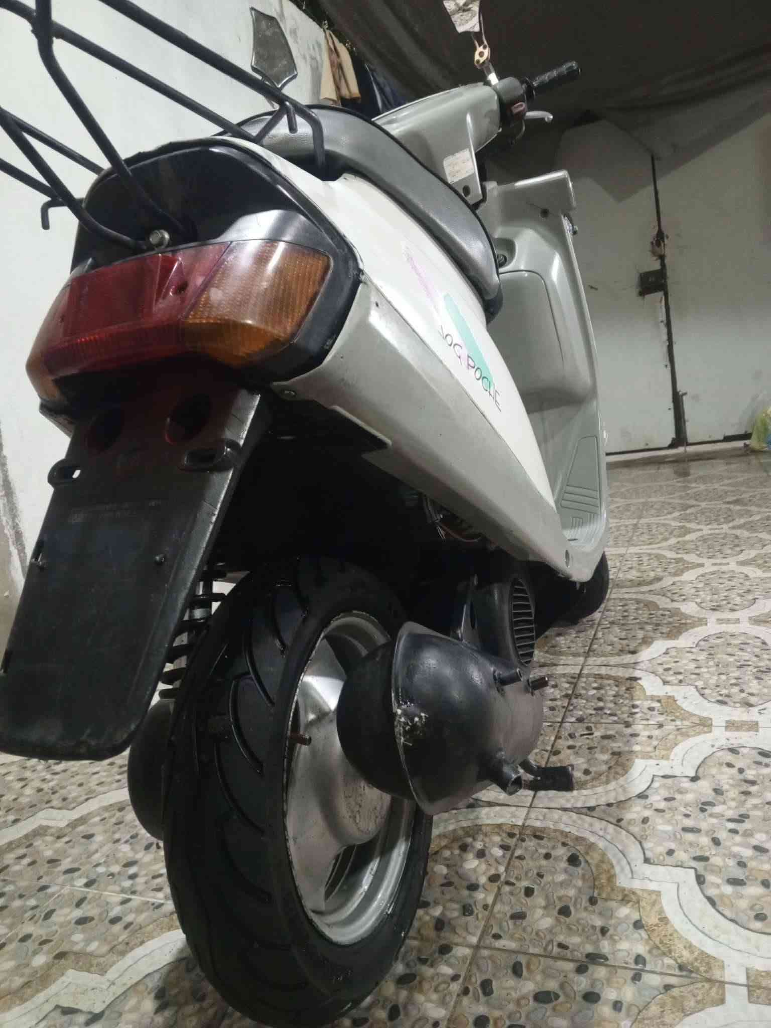 السلام عليكم، هذه الدراجة للبيع
النوع: ياماها (Yamaha))

المحرك: ما مفتوح وبدون أي مشاك

الكهربائيات: كلها شغالة ونظيفة

العدادات:شغال(عدادالسرع البنزين)

المكابح (البريك): يقف بمكانه، بدون أي عيب 

الفطر (الشرائح/الكفرات): ما مكسور 

وجاهز بلاديالإطارات (التواير): جديدة

السعر:تعال خاص

تعال خاص و بعدین نتفاهم
