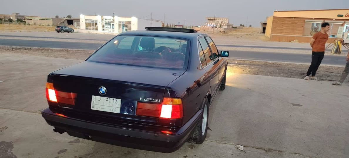 للبيع BMW
525 اصل 
مسكر كبس
وارد ياباني
بجم عريض
موديل 1995
محرك شرط 
كير شرط 
تبريد❄️
تدفئه 🔥
دبل ايرباك
 دبل جكمجه
تخم تاير جديد 
طخم صدرجديد 
طخم تواير جدد
كشنات جلد كهربائي
بدون قطرة خياس
كهربائيات بلاد كله شغال
مرايات منفصل
4 بطاين جديد
ربل ابواب جديد
بيه مواصفات ما مذكوره
رقم نينوى بسمي تحويل مباشر
صبغ جماليه فقط بدون ضربه بدون معجون
الداخل نضيف حييل
مكان السياره جنوب الموصل قريه اطويبه
ملاحضه السياره على وضع الشركه@ صار اكثر من عشر سنوات متروكه والسياره احلى من الصور كلشي بلادي
للستفسار  رقم صاحب السياره ***********
