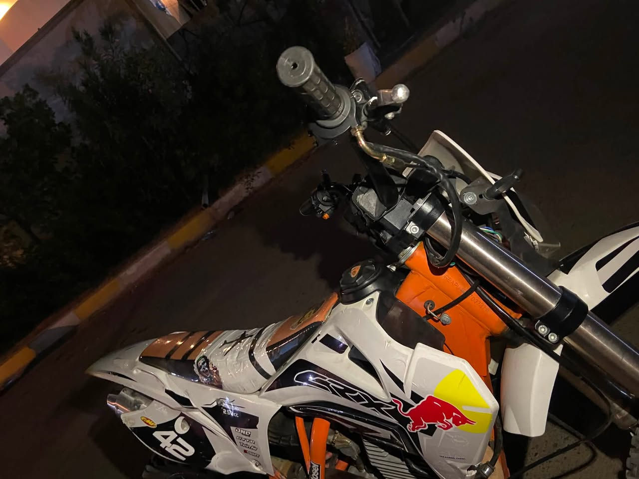 للبيع قفاز crxمحرك300كبس اصبانن ما مضروب دراجه شوف العين  هاي رقمي ***********مكاني كركوك داقوق
