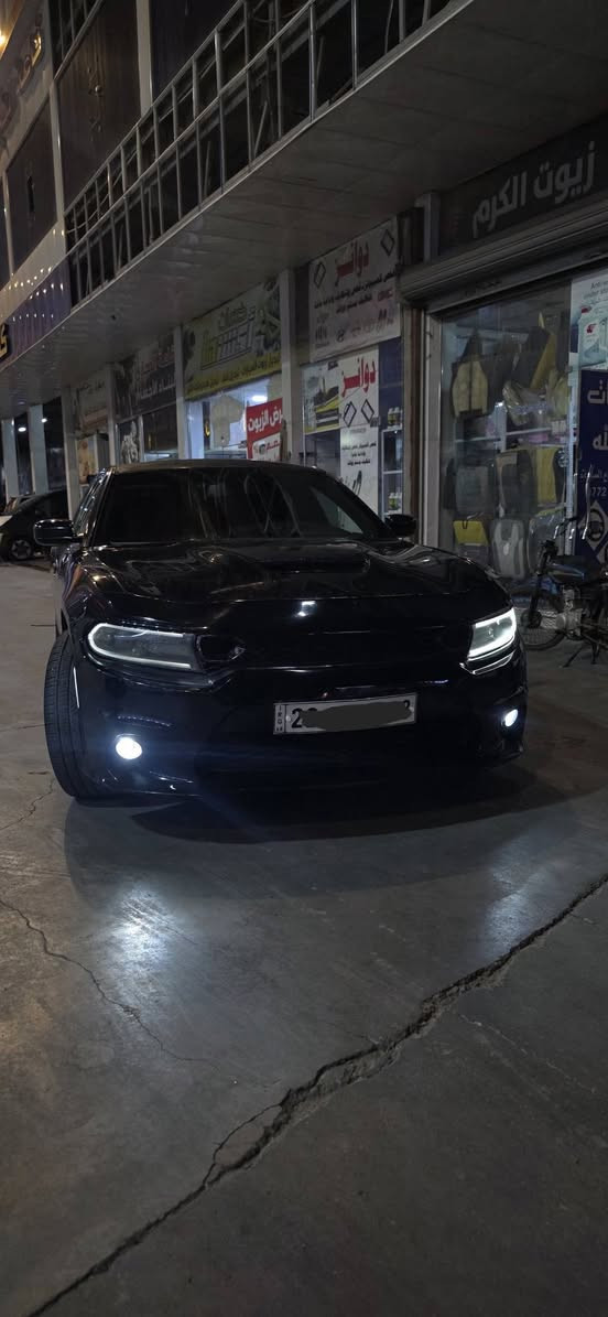 يا الله السلام عليكم چارچر 2018  محرك 3600 ، كص جنطه فقط مو كصتين و ٣ مثل الي بل سوڪ حاليا شرط الفحص والسونار ، فول السيارة عدا الفتحه بصمه شاشه جبيرة تشغيل عن بعد حساسات محيطيه كله شغال كفاله من الزلغ كارتون السيارة تخم تاير حدادة تبريد دوشمه باتري نوزل بلك دهن ام زويل توني مبدله قبل يومين بـ ١١٦ الف موجود دفترها مال دهن والتاريخ ، ماي احمر زيتي فلاتر وشوت سيارة دينار ما تذب عليها مصفايه تصفي  كله جديد محدث كت كامل دعاميات و دركه ستيرن وفچوچ SRT  المكان بصرة السعر 75 وبيها مجال قليل جدا حك الجيه جماعه الـ 70 اعتذر منكم وربي يرزق الجميع ***********
