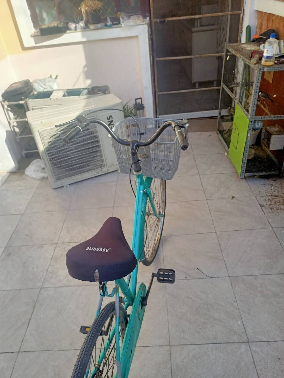السلام عليكم.  👋
بايسكل للبيع م    🚲
  البايك لون مميز جداً  وقطعة نادرة    ✔️
البايك صنع في اليابان✅
وزن خفيف جداً 💯
الحجم.  28فريم عالي   👌
البايك مختم بكل مكان كلة ختم واحد ♣️
البريكات جدد    
التايرات تايرات جدد    
البايك كلش ناعم وسريع بلمشي ونريح بلسياقة 
البايك نضيف جداً كما موضح بلصورة 
البايسكل بلحقيقة احلة من الصور.📸
السعر55 الف وبي مجال  💬
التواصل *********** واتساب 📱☎️
العنوان: بغداد
