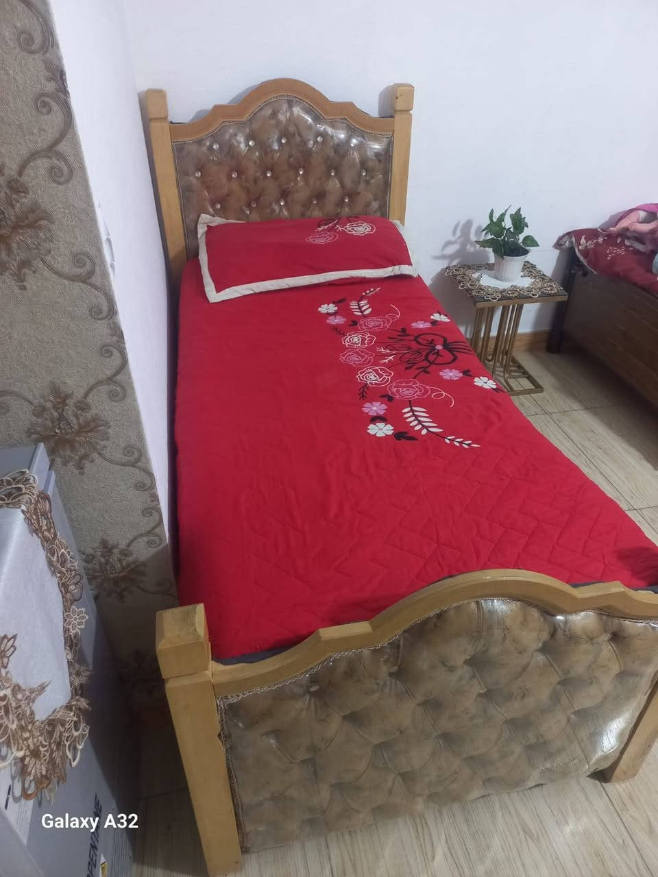 السلام عليكم مكلفه بالنشر جربايه نفرين بدون كومديات 125 جربايه نفر مع دوشك 100 منقله كهربائيه 40 المكان الطالبيه وهذا رقم صاحب الغراض ***********
