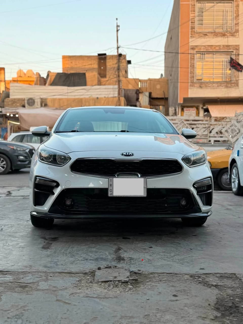 فورتي 2019 وارد امريكي حادث دعامية فقط بس بيها طخات صغيره هنا صارت موضح كلشي بالصور رقم بغداد ماشية 51 الف 

مسويلها ادامة قبل اشهر بلكات تخم جدد اصلي وزوج تايرات ياباني ونوزلات جدد اصلي بيها بعد كم ملاحضة بس ابيعلك على وضعها تجي تفحص وتشوف للاستفسار اتصال *********** السعر 113 بيها مجال للطيبين
