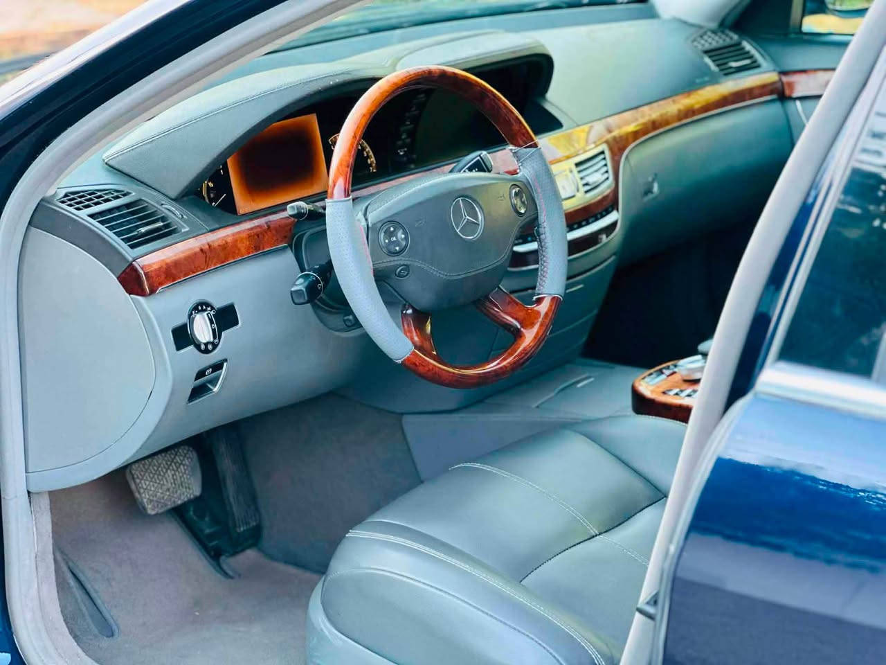 سلام علیكم مارسیدس بێنز s350 ئەتڵەس ساغ ساغ  فول فول مواسەفات سەیارەكەگێر و مەكینە و كارەبای و تەقە و ڕەقە بەشەرت ھاموو شتێكی موزبوتە  سعری خوار بازاڕ 60 گەڵا 
شوێن ڕانیە *********** خناقين, ديالى
