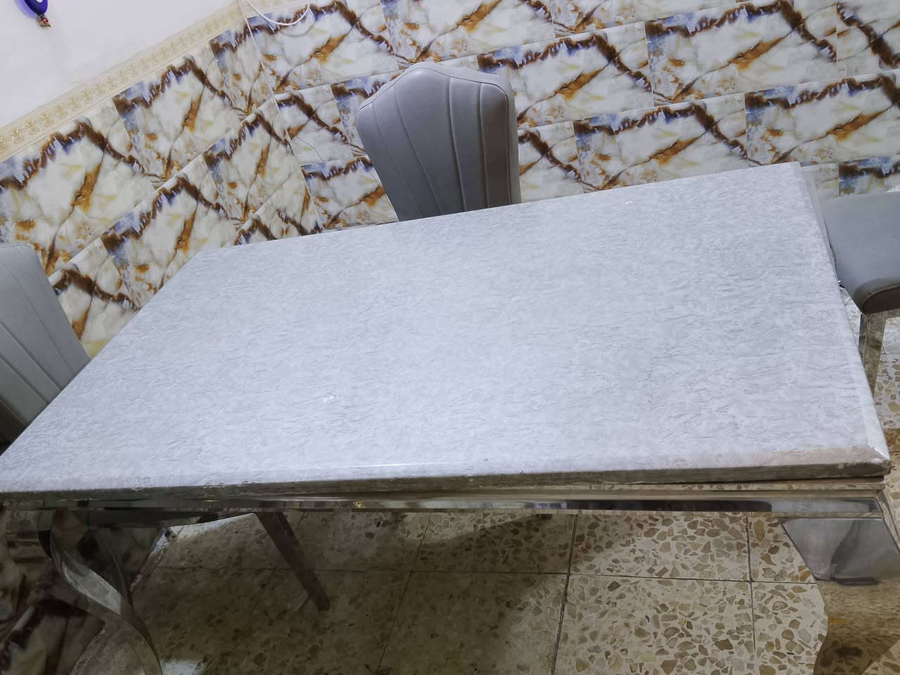 سلام عليكم ميز طعام ثقيل جدآ مع 6 كراسي السعر 600 وبي مجال العنوان الشعله شارع 60 الدوانم شارع بيت عنيد اسواق الصدرين ***********
