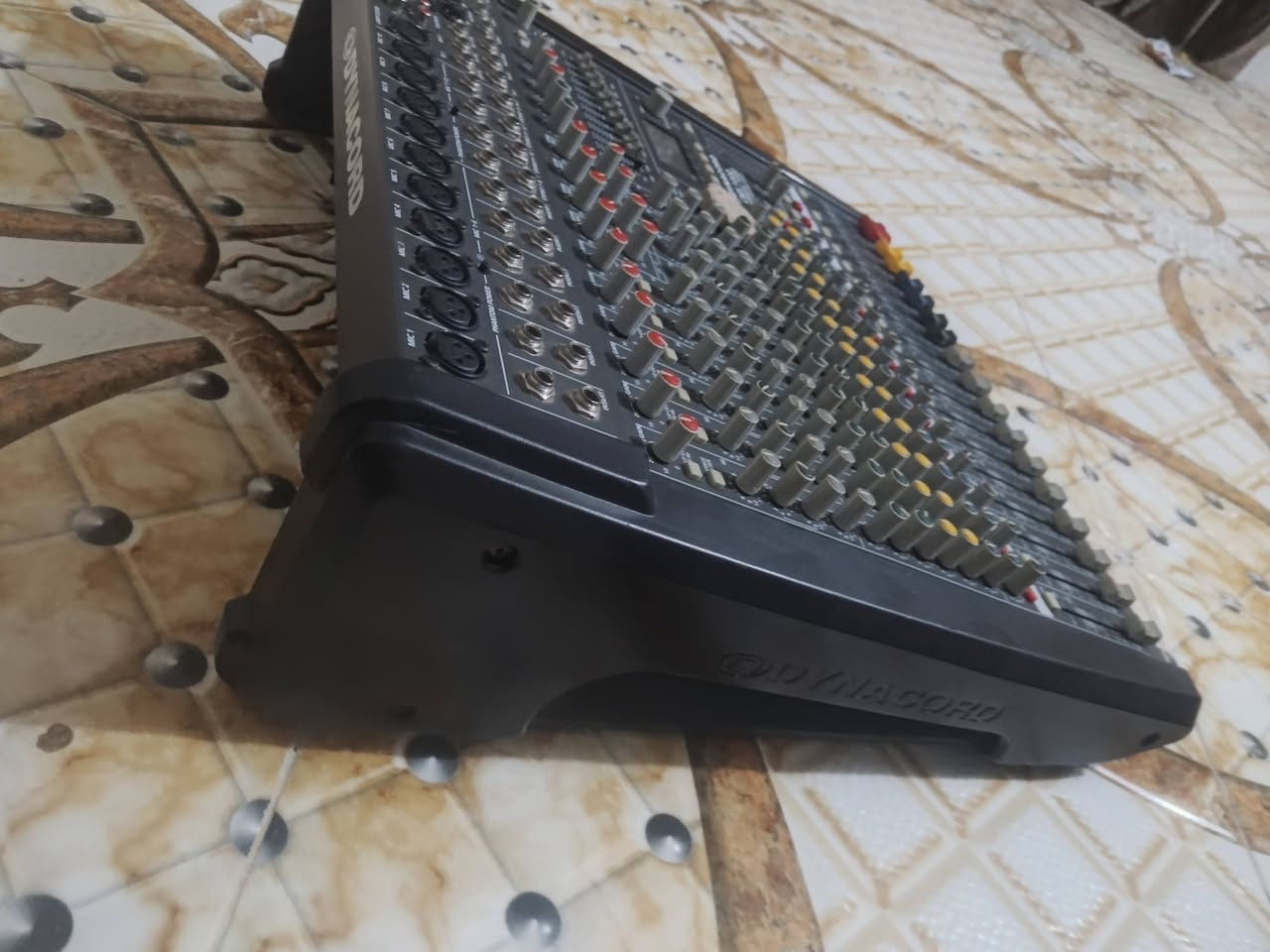 جهاز داينكورد 1000 جيل ثاني
مضمون من كلشي 
جهاز نضيف سعره مناسب 400 وبي مجال لخدام الحسين 
*********** واتساب
