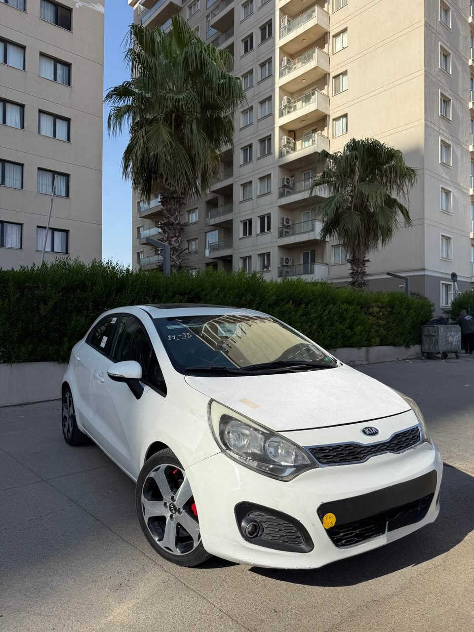 Kia rio 2013 

TB: سەیارەکە ئەوەلیاتە بەشەرتی حجزو مالی مەدەنی 
یەک پارچەو نیوی بۆیاخە بێ ژۆرێ بێ ئارباگ
:-گێر مەکینەلە کارەبای بەشەرت 
مواسەفات👇
(سلایت-شاشەو کامیرا-سوکان ڤۆلیۆم -تەبرید-گێر تۆماتیک-٤ جام کارەبا-)
نرخ(59) مجال 
*********** أربيل, العراق
