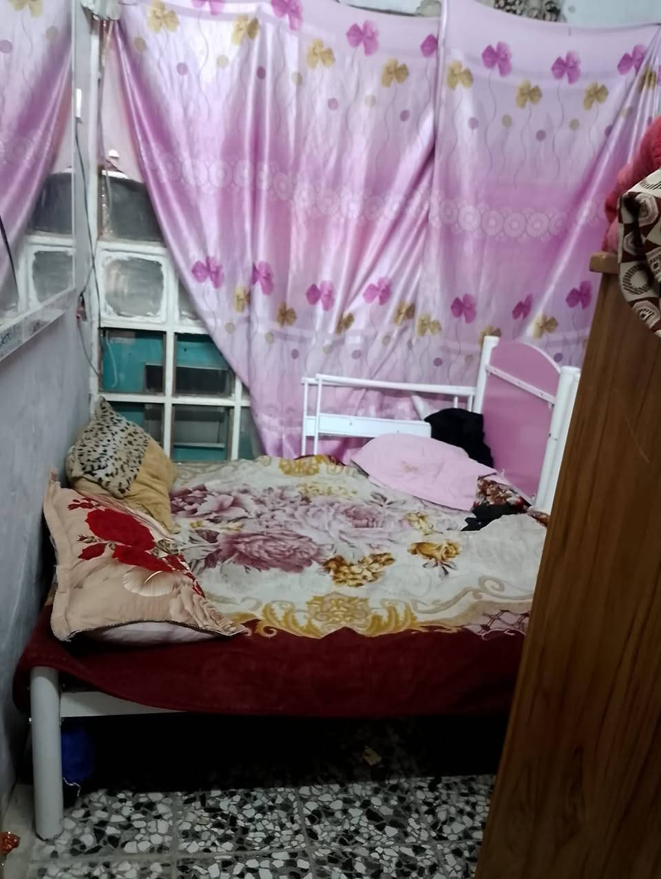 سلام عليكم بيت البيع بشارع معمل الدبس قرب مرقد السهله المساحه 75متر يحتوي غرفه وصاله ومستقبل وصحيات بيت حلو الاستفسار اتصل ***********
