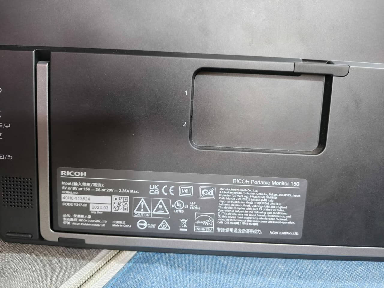 السلام عليكم شاشة محمولة لمس نظافة 100٪ مشتريها اني من الخارج وموجود الوصل المواصفات:
Ricoh portable monitor 150
15.6 ,1080×1920 oled touchscreen
10-point multi -touch support
100%dci-p3 , 1ms 
بيها منفذين تايب سي  واذا تريد تربط hdmi عدي توصالة تحول hdmi جنت رابط عليها بلي 5  هدية وياهة وبيها جنطة هم ما فاتحها اصلا للبيع فقط 130 مكاني بغداد الشعلة رقمي ***********

نص مكتوب في الصور:
- 15.6" 1080p 300 nits 100,000:1 contrast ratio OLED vivified by Samsung Display