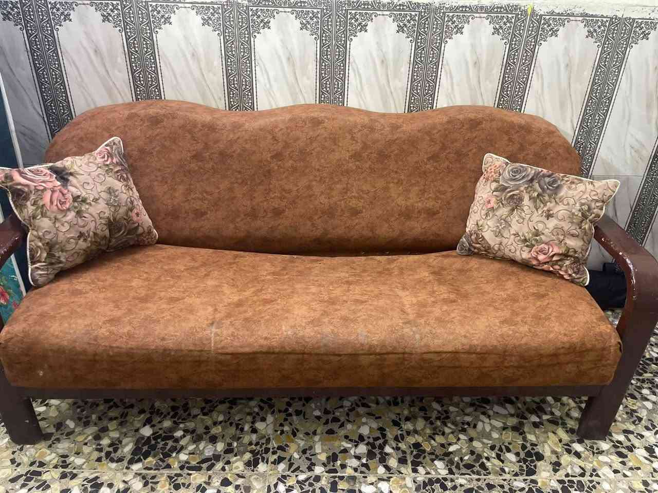 سلام عليكم
تخم صاج خشب للبيع 7 مقاعد مابي اي كسر بس ضرر خسفه بسيطه ومماثره 
مكاني الاعظمية 
*********** متواجد واتساب
