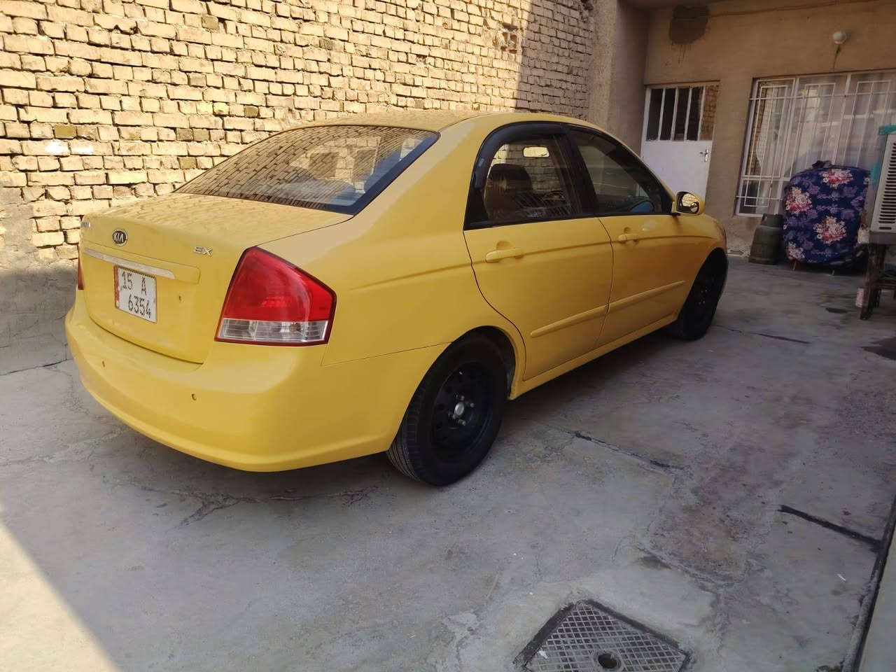 سلام وعليكم كيا سبكترا 2009 امريكي محرك 2000 حادثها جاملغ ايمن فقط بدون دواخل الباقي مكفول شواصي وتكم ولغد وحوض كله بلاد شركه باتري تخم تاير دوشمه تبريد تدفئه كله جديد هيئه غرمات صفر بسمنه السياره 
*********** وات ساب 
مكاني بغداد الدوره 65 بيها مجال قليل
