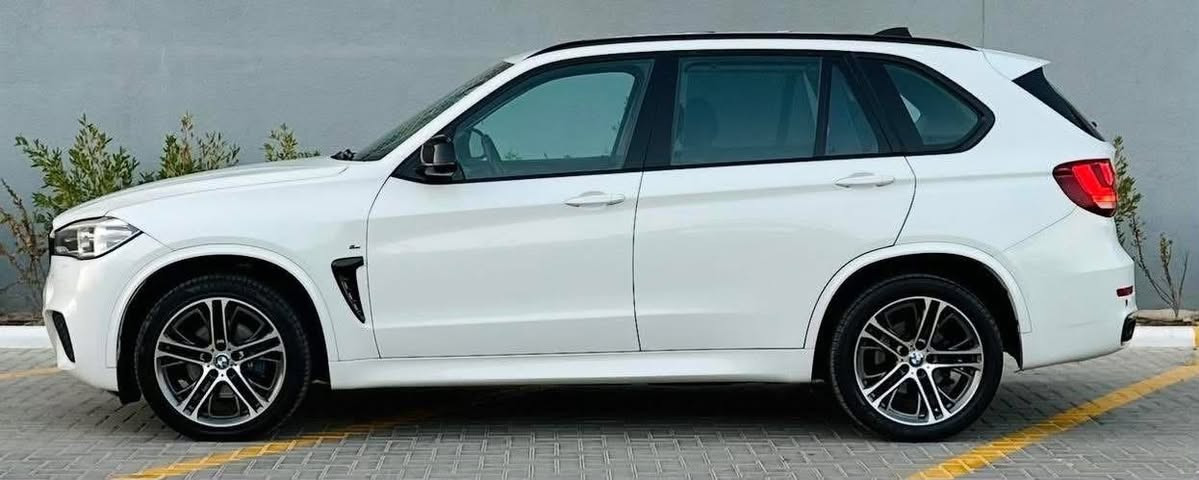 السلام عليكم
Bmw x5 n55  M package 2014 وكالة العروش
بيع او مراوس
رقم اربيل مع تضليل امريكي اصلي بي كتاب من مرور اربيل صالح لمدة سنة 
محرك 6 سلندر تيربو 
اعلى مواصفات ب فئتها ماشية 170 km
بدي كت M بلاد و اكزوز M 
داخل قرميدي كشنات خزن ميموري كهرباء
عداد دجيتال متغير حسب مود القيادة
كامرات و حساسات 360
4 ابواب شفط مع الصندوك
انارة داخلية متغير 
اوتو هولد مع هاندبريك كهرباء 
كار بلي و اندرويد اوتو
ادابتف لايت متحرك
بالاضافة الى المواصفات الباقية 
سيارة جديدة اي نقص ماكو اي مسج اعطال ماكو صدر جديد باتري جديد تشغل وتطلع مابيها مصرف ولا دينار
بيها قطعتين صبغ باب عكس السايق و ربع البنيد 
السعر 215 وبيها مجال الشراي بي خير ويدلل
مكانها بغداد زيونة او حي الحسين 
***********
