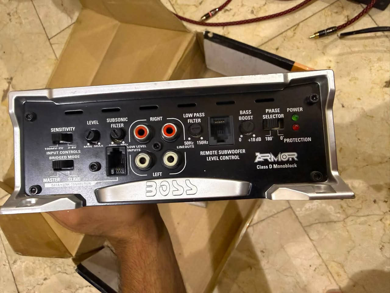 السلام عليكم
امبلي فاير مونو بلوك BOSS armor 4000
مستخدم فترة قليلة كلش الجهاز نضيف بعده جديد 
3000 واط ارمس 
***********
مكاني بغداد الزعفرانية ومتوفر توصيل
