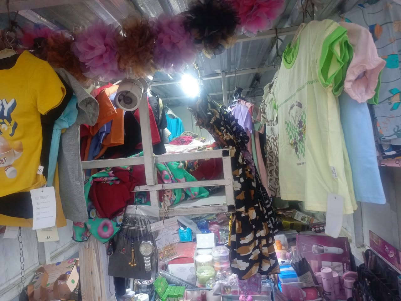 جنج قاصه 4بيبان تفصال حلو ومرتب مال حاجه الف او كماليات ويرهم كلشي فصلته 700واريده 350وبيه مجال ***********
