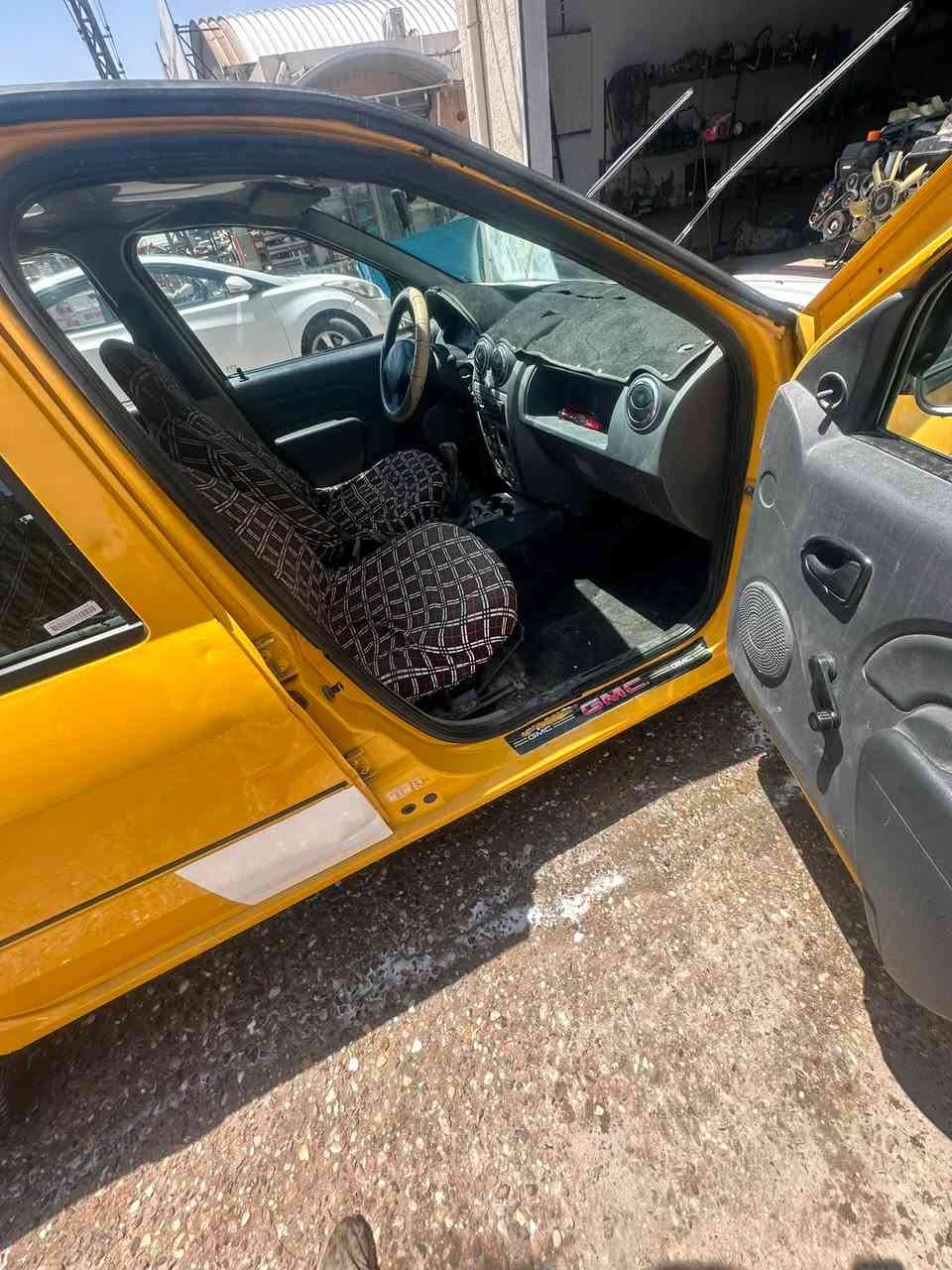 السلام عليكم سيارة رينو لوكان تكسي راعي بغداد بالشعله ماواصله موديل 9 ((وسعرها 18ورقه)))بيها مجال سيارة كلها شغالة وكاملة وكشرتها كدامك هية تحجي على نضافتها دواخل نضيفة بالكامل ترايك وين متريد  كير مكينه كفالة  رقم بغداد بيها واجهية كتاب فقدان واسويلك بيها مكاتبة اتكفلك بيها سرقة وعشائر وقانون وطلب لأن راعيها مضيعين عنوانة سيارة من ايدك للشارع كلها شغالة وكاملة مال ناس تشتغل بيها بالمنطقة تروح وتجي بيها الشغلك تفيدك البيتك مسواكك طلعتك وية اهلك تسوة ابو فلوسها ومكاني بالبصرة وهذا رقمي وموجود واتساب همينة إذا ماعدك رصيد وتدلل 
***********
وترهم مراوس هم اذا مارك  او بطه ادوات هم ترهم حسب القناعه
