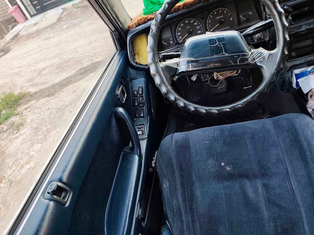 كراون سيدان رويال صالون موديل 1991  
محرك 2500 الـ 1JZ-GE فيفيتي مجاول 
صيانة كاملة كير محرك بركة ممتازة 
تبريد ماكو وترتيبات كمالية 
سعرها 40 بي مجال للطيبين 🤝 
تخم ويل+ تايرات حجم 15 
صدر امامي و خلفي 60٪ 
رقم ديالى الجديد باسمي تحويل مباشر 
مكانها ديالى بعقوبة 
***********

